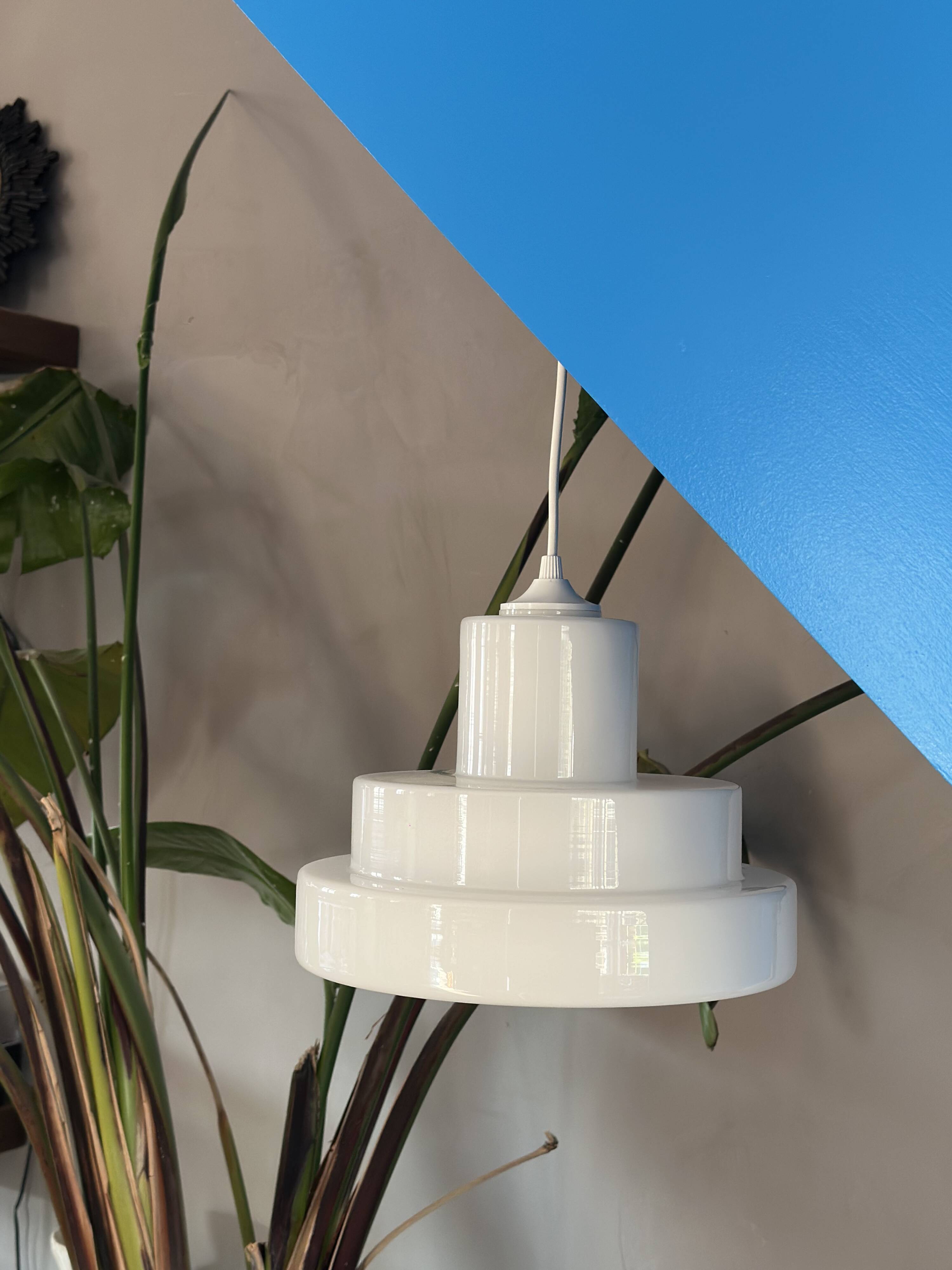 White vintage suspension – 70s style