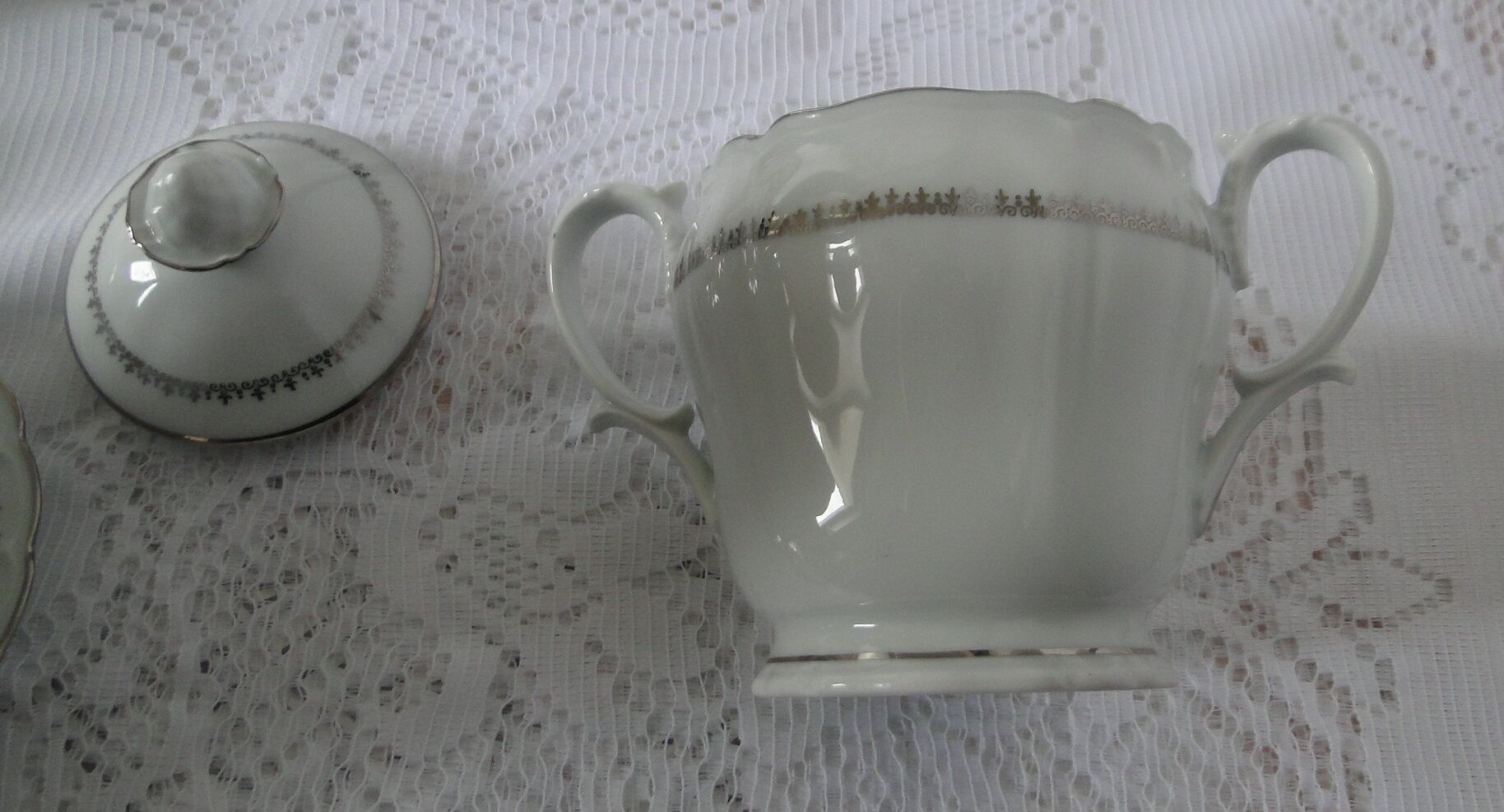 Service à café porcelaine Limoges ulim 12 pieces decor argente fond blanc