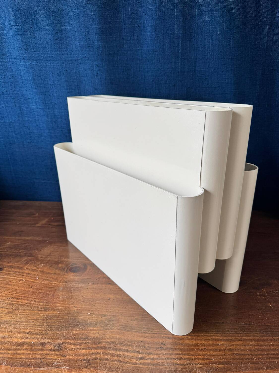 Kartell vintage magazine rack / bookcase – Design Giotto Stoppino