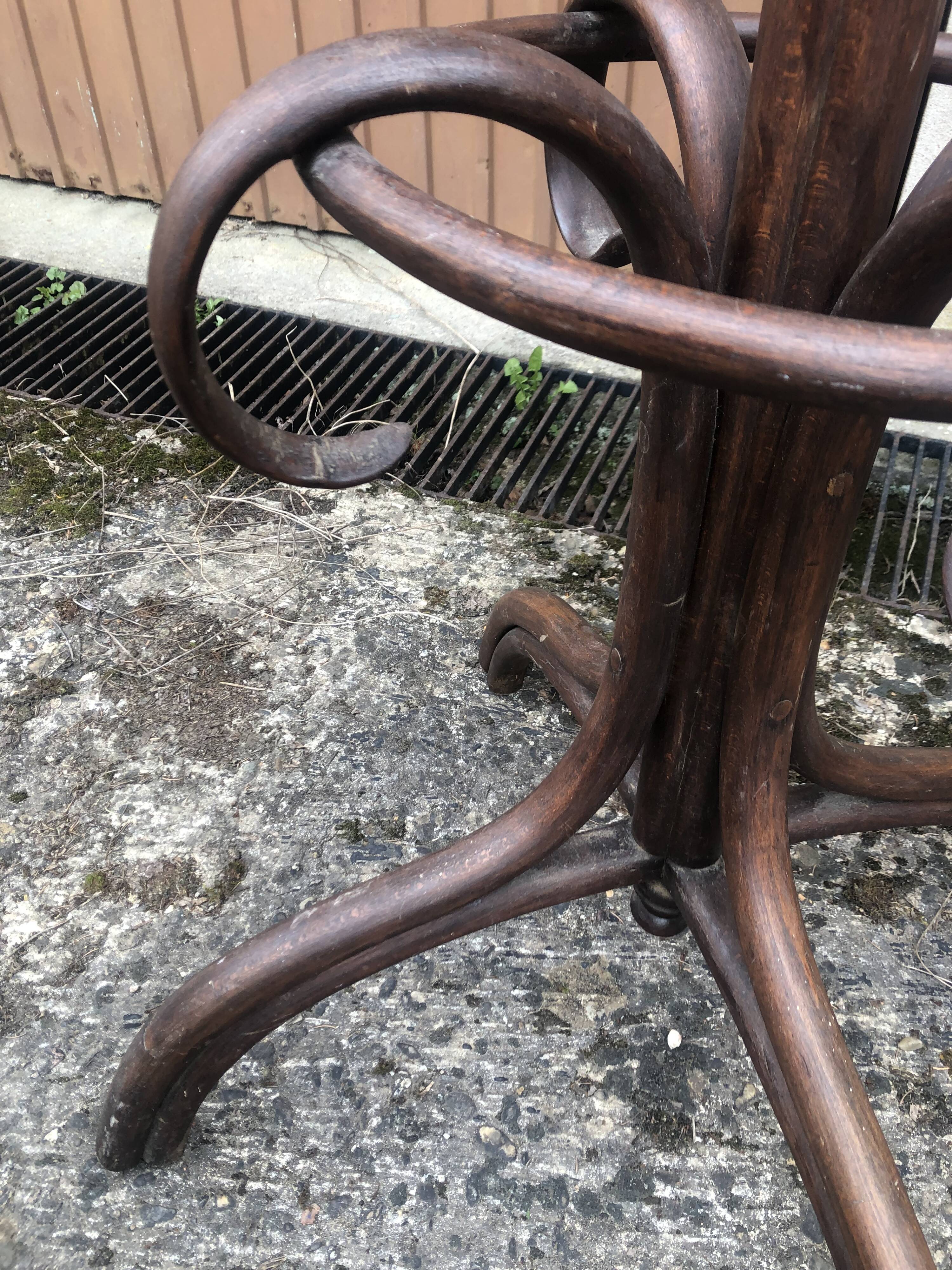 Coat rack parrot Thonet early twentieth art deco