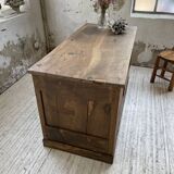 Central island trading counter in walnut