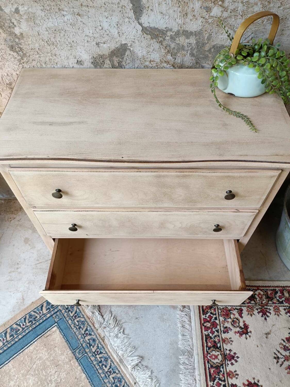 Wooden chest of drawers