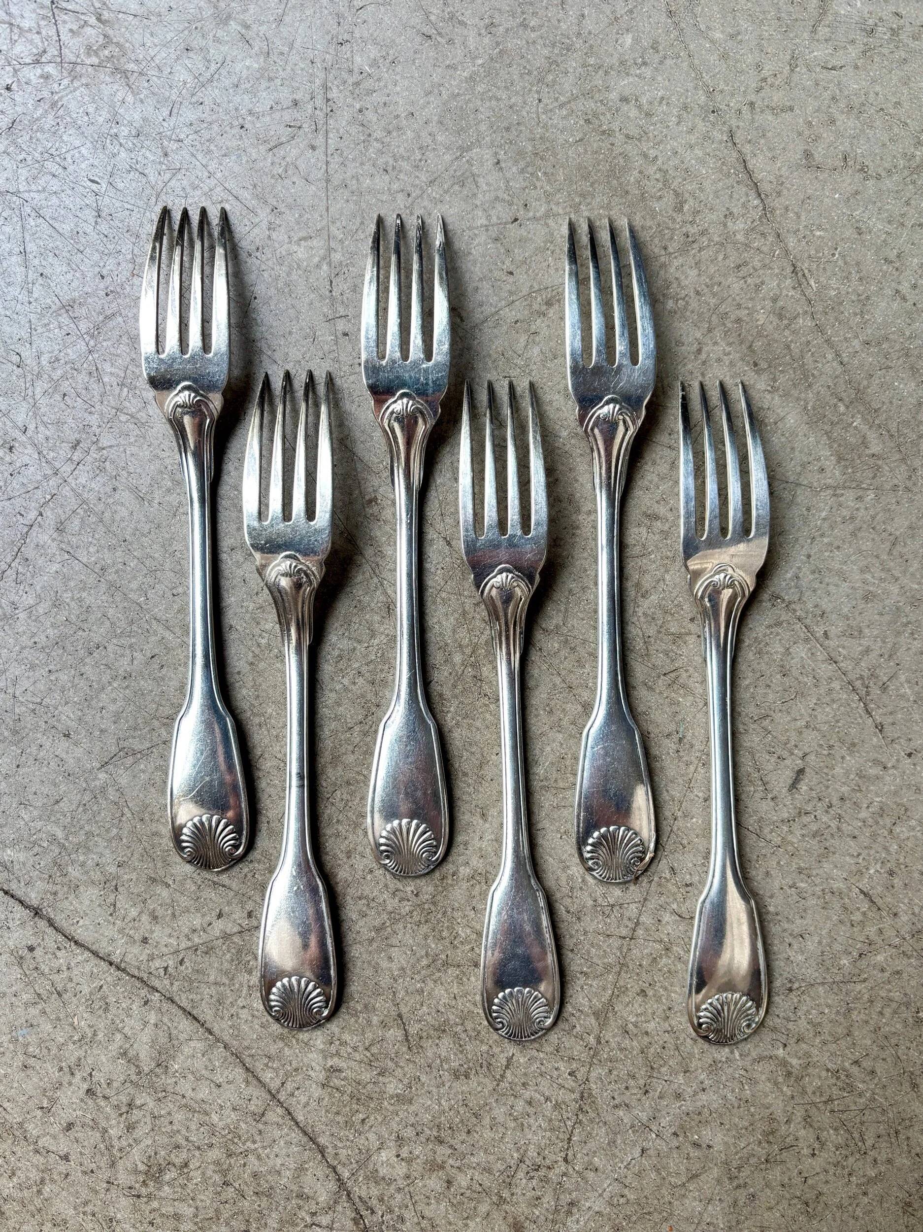 6 Christofle fish forks in silver-plated metal, shell design.