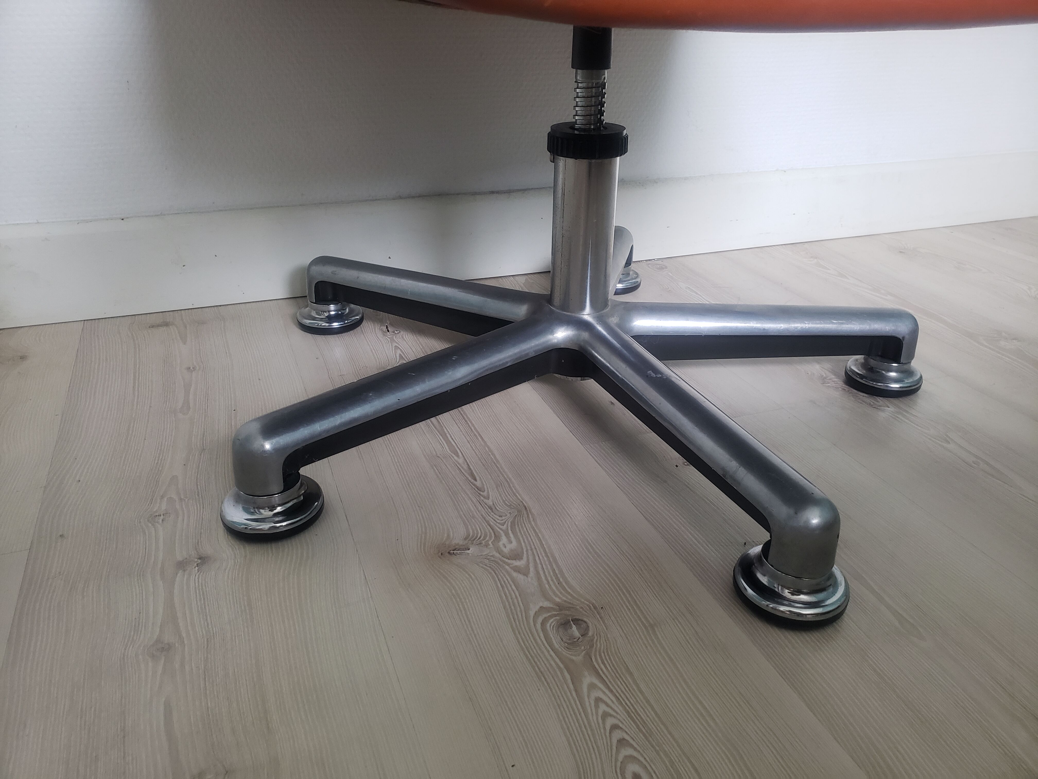 Vintage armchair in brown leather