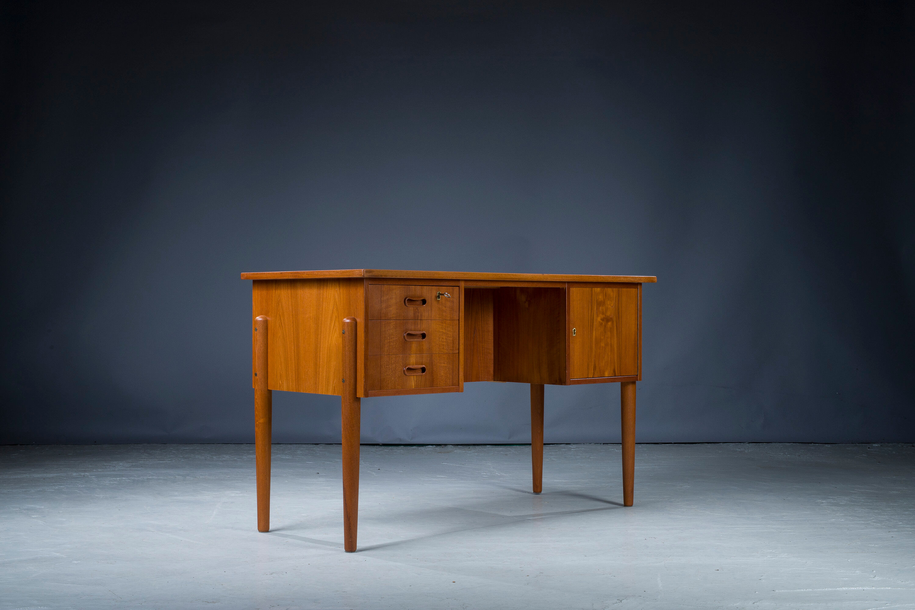 Danish teak desk, 1970s
