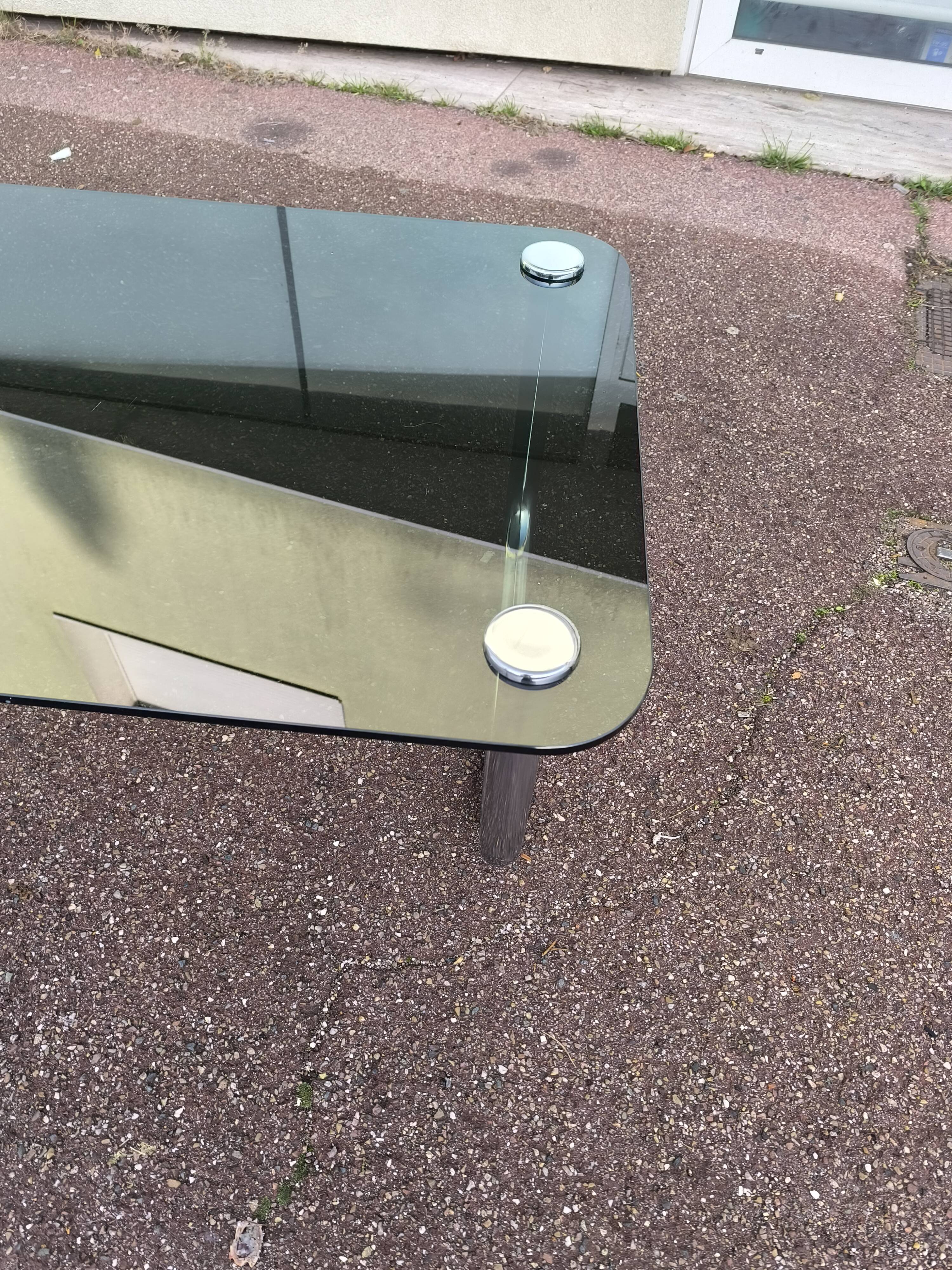 Table basse chromé et verre noir fumé space age italienne
