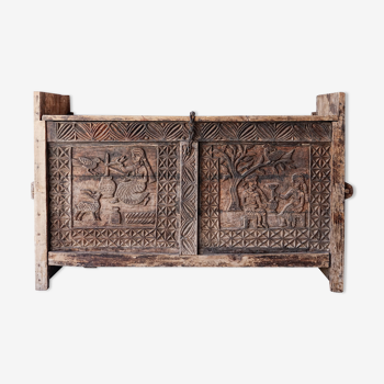 Former large chest of the Himachal in carved solid wood