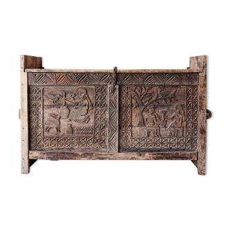 Former large chest of the Himachal in carved solid wood