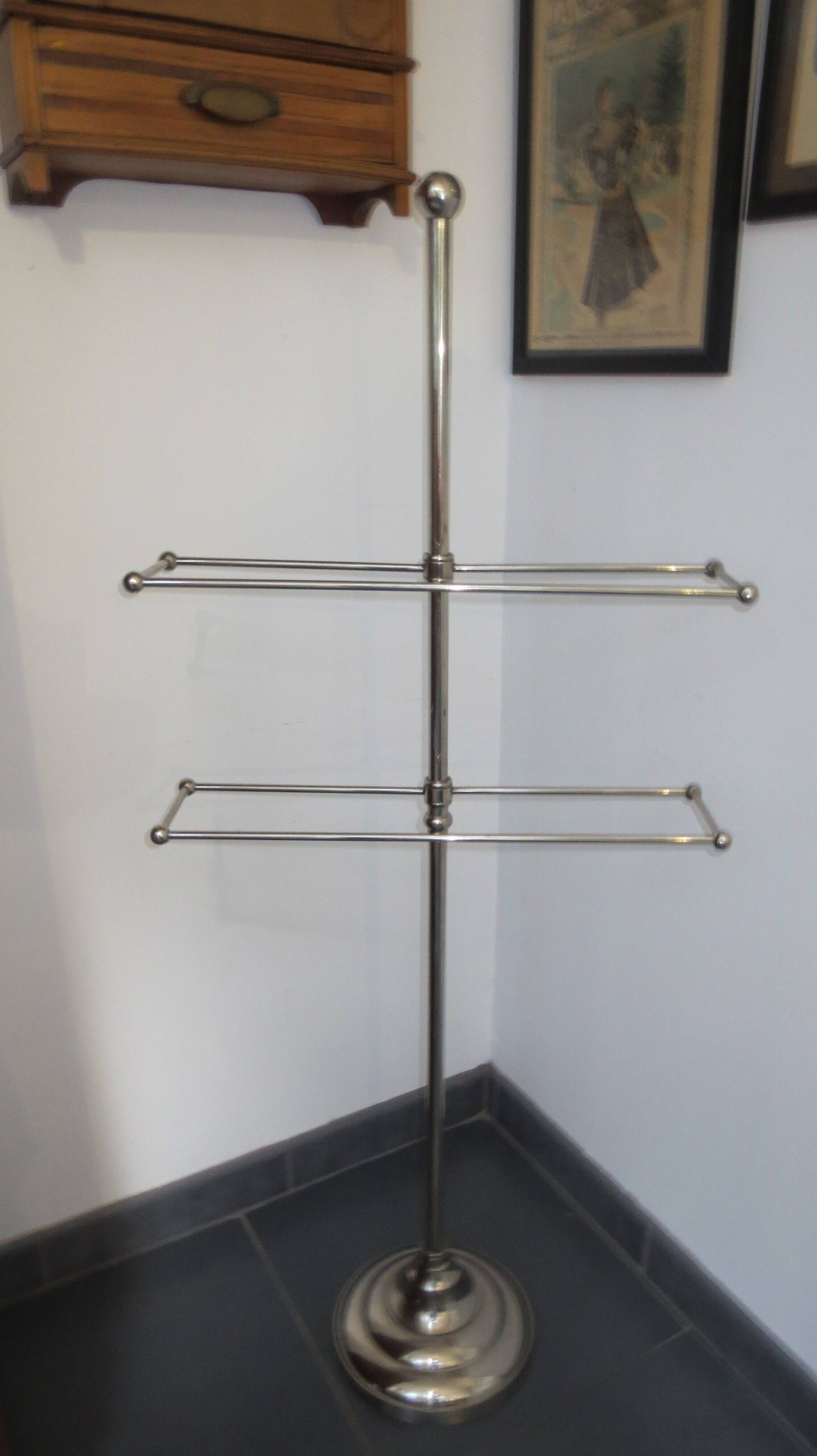 Towel rack