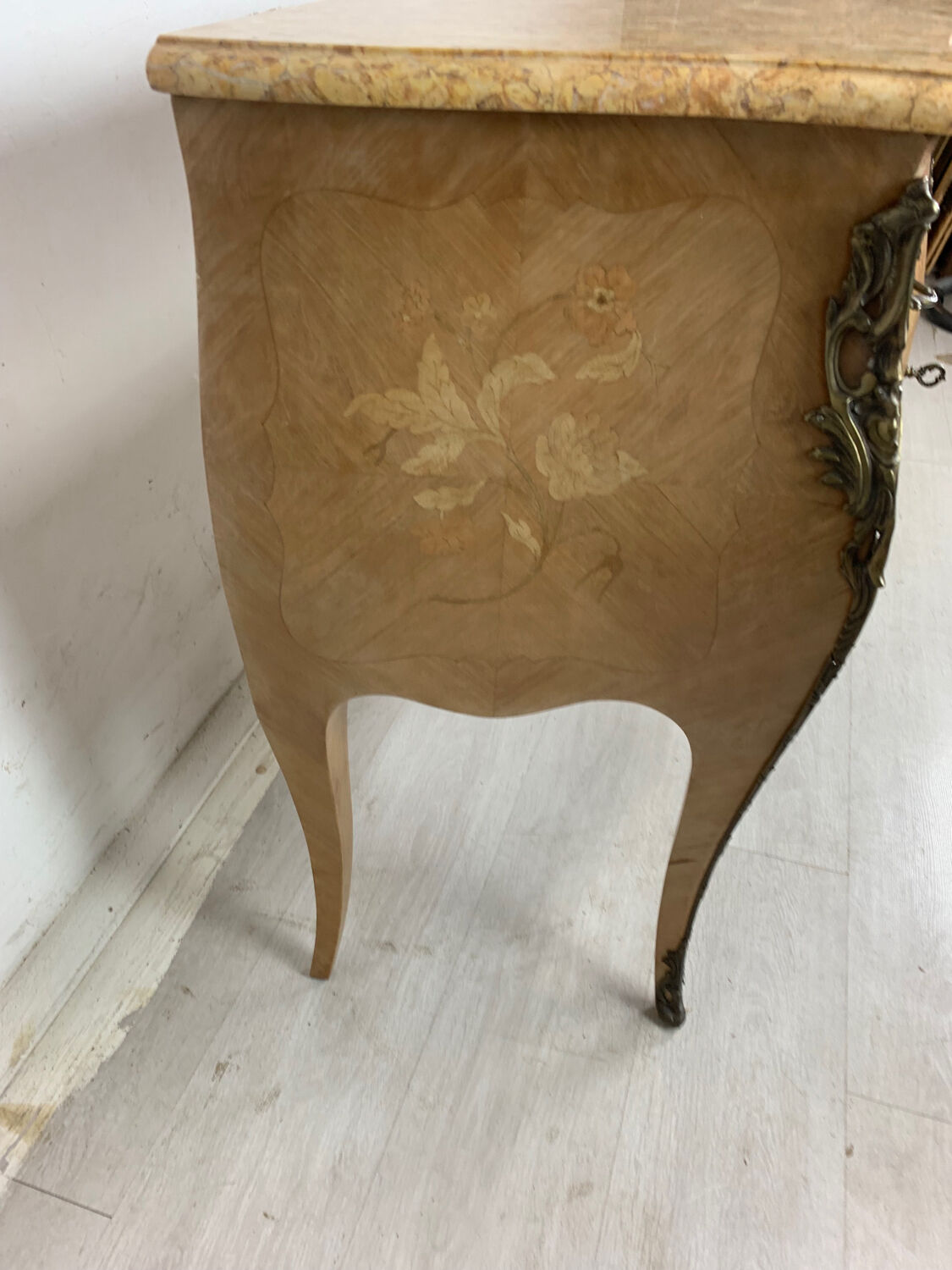 Commode de style louis XV