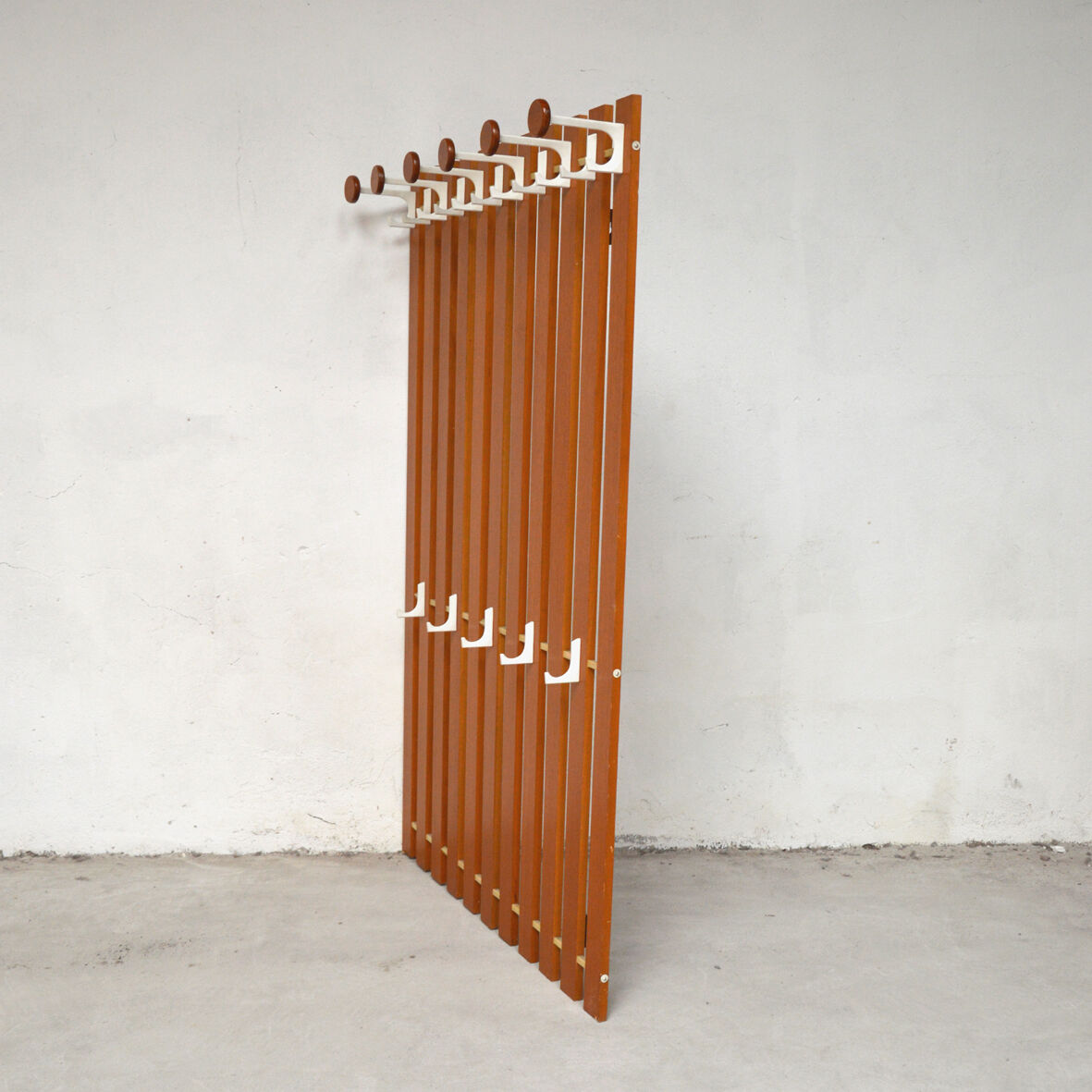 Wall coatrack