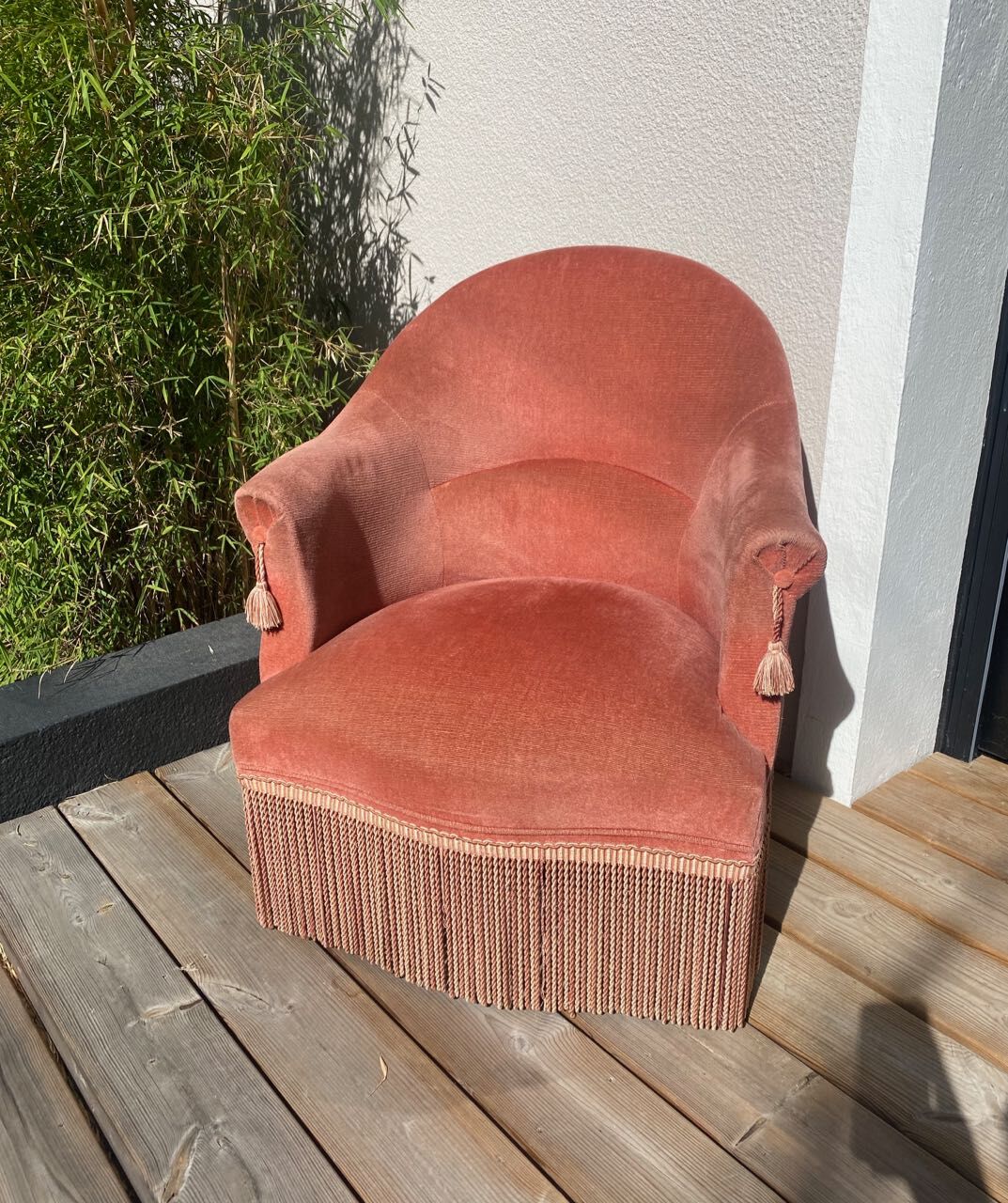 Pink toad armchair
