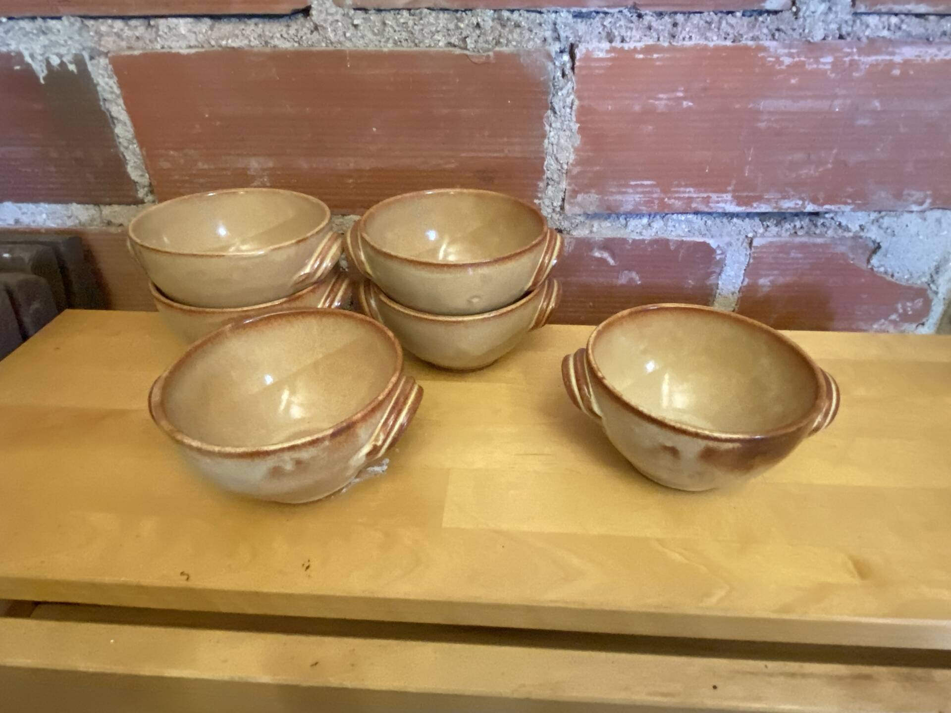 Soupière et 6 bols anciens Vallauris en céramique beige, années 50