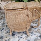 Vintage wicker/rattan elephant from the 70's - Large chest with padlock