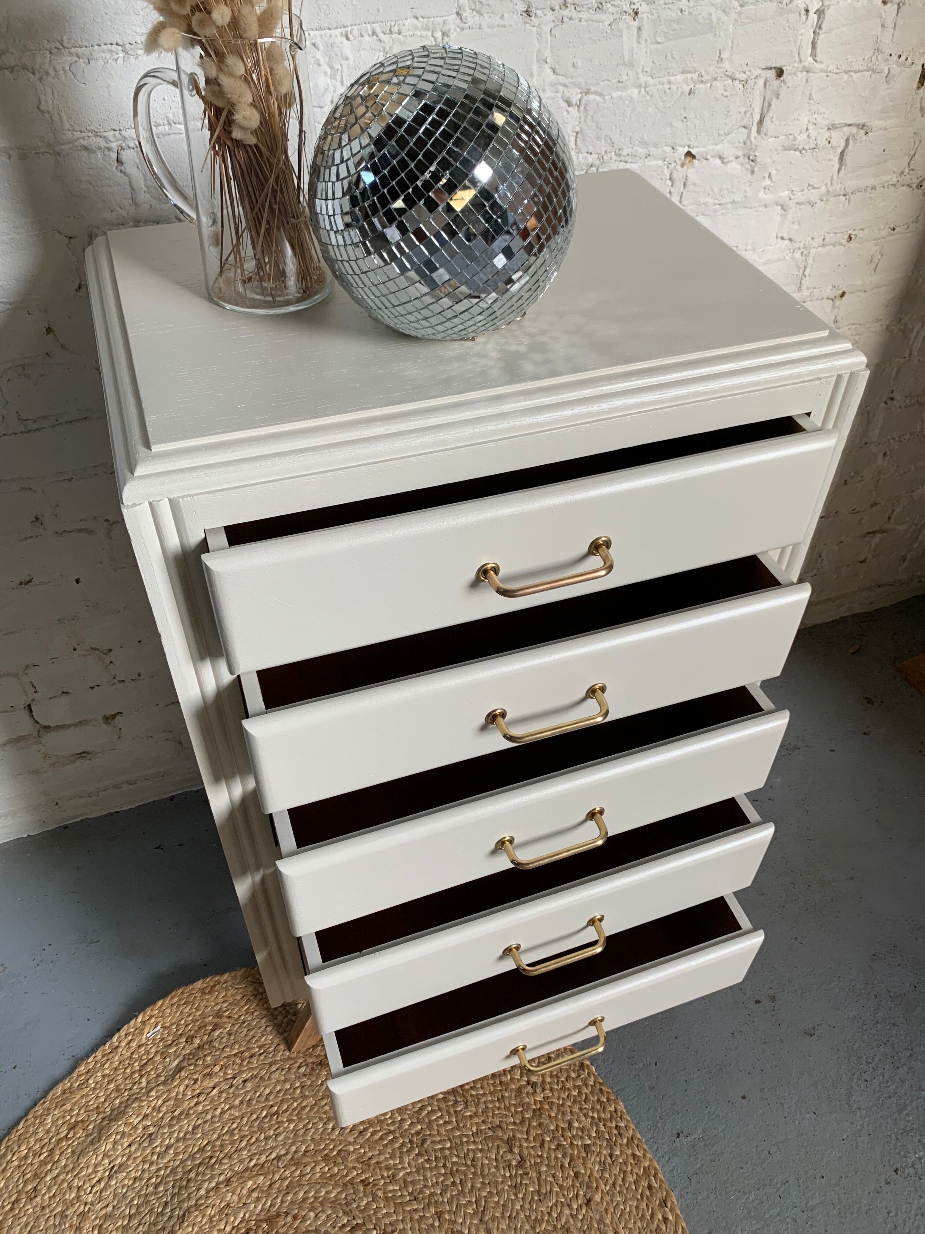 Dresser feet compass