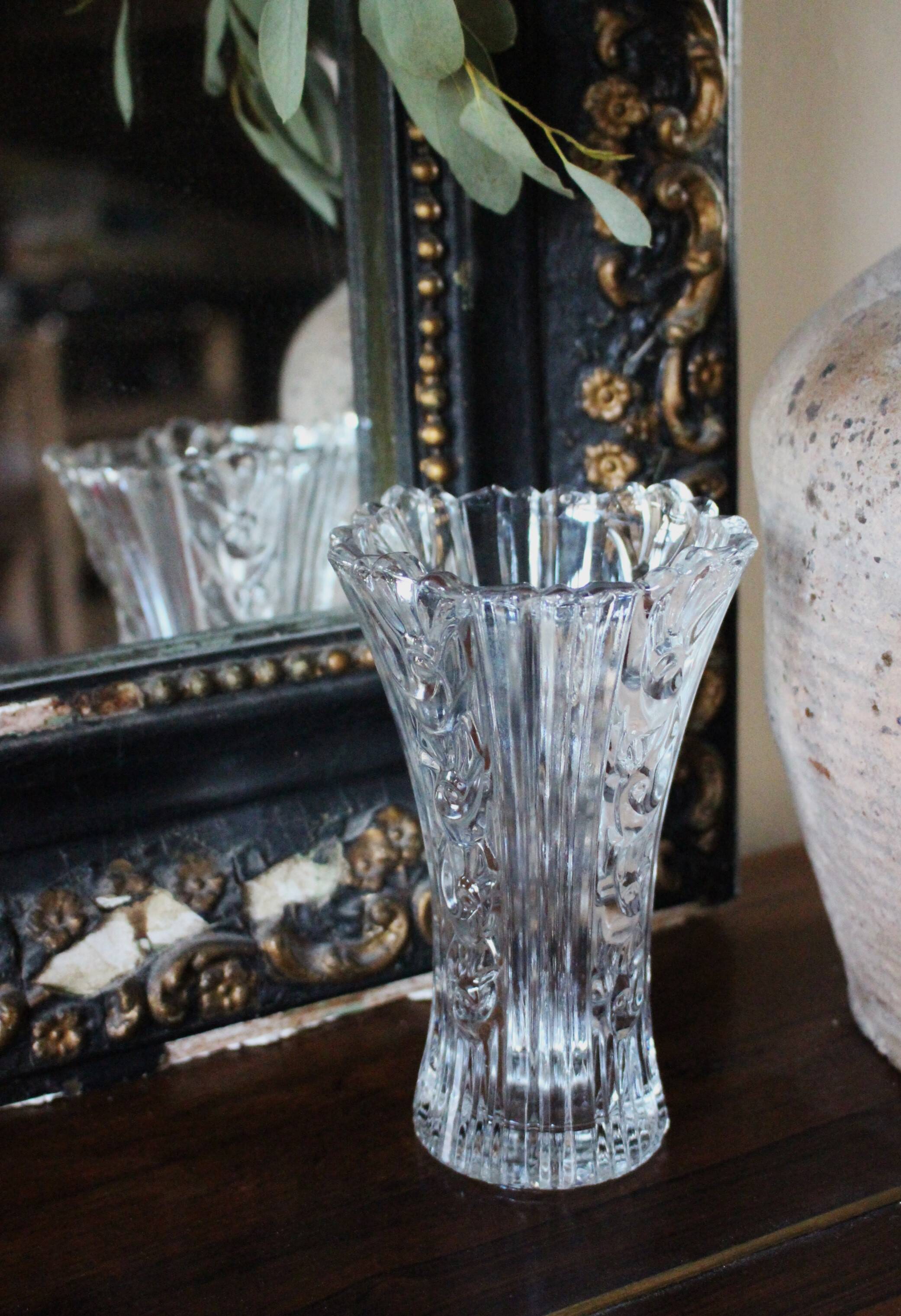 Vase style Art Nouveau en verre ciselé à décor de fleurs