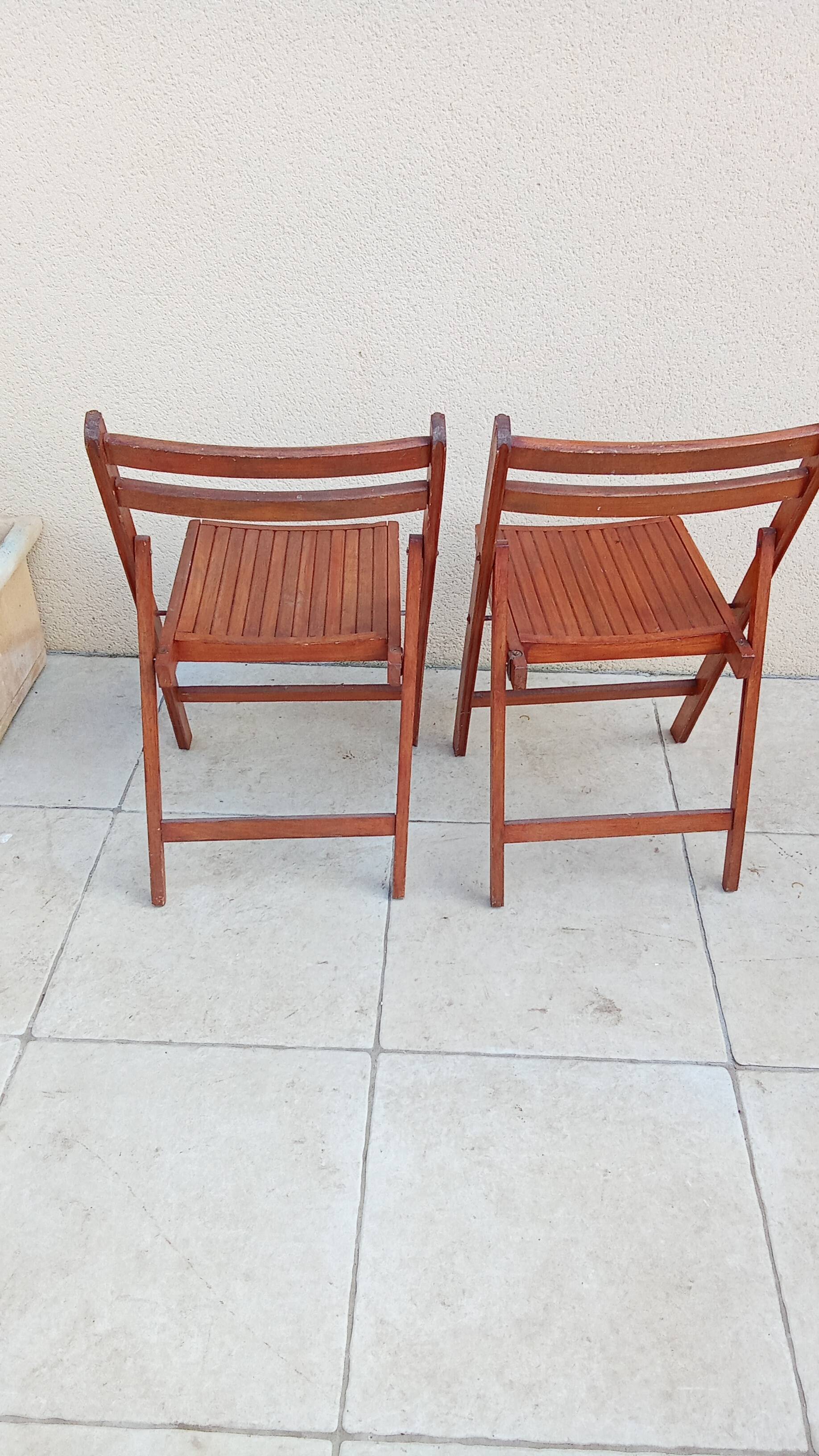 2 vintage folding chairs from the 1950s
