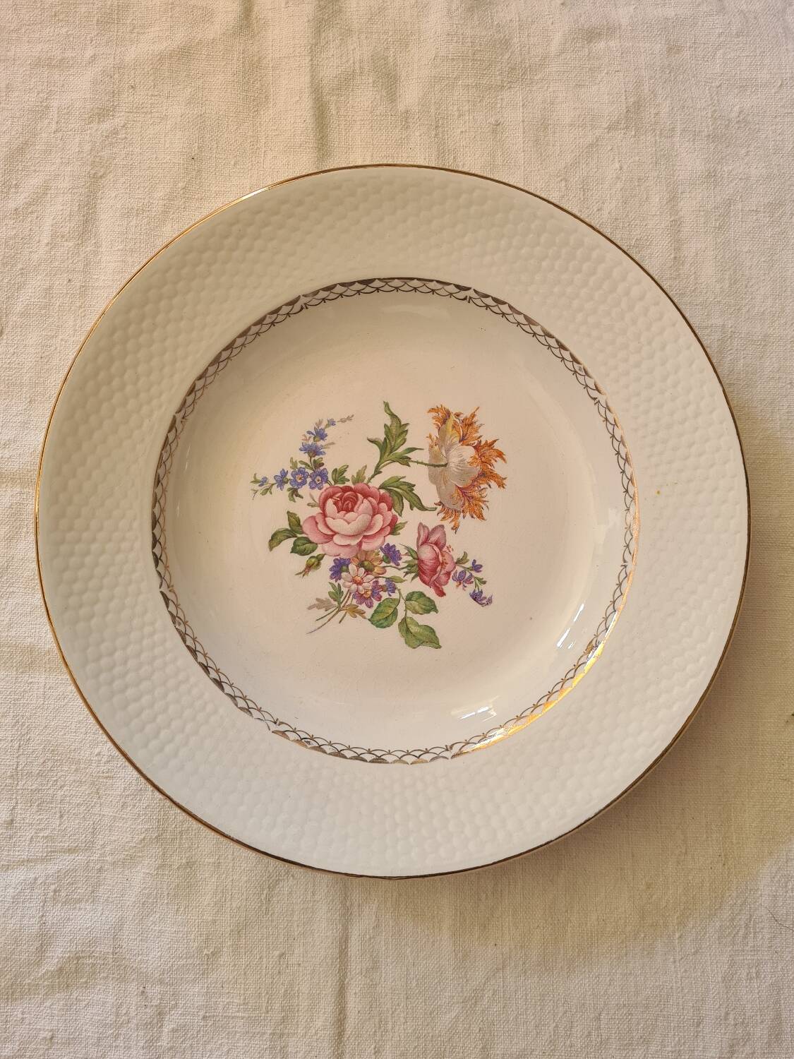 Amandinoise flowered dinner plates