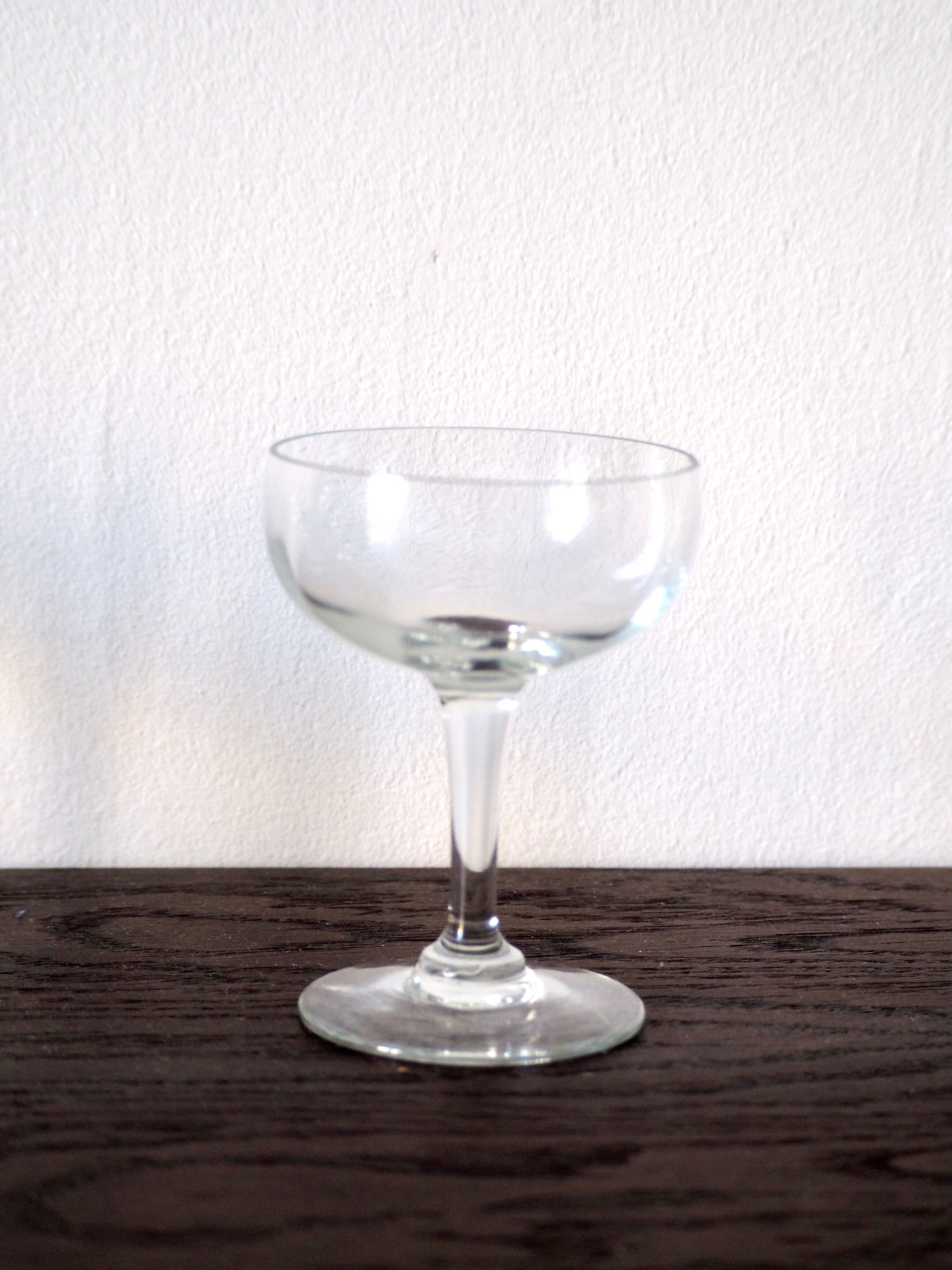 Set of 4 glass champagne glasses