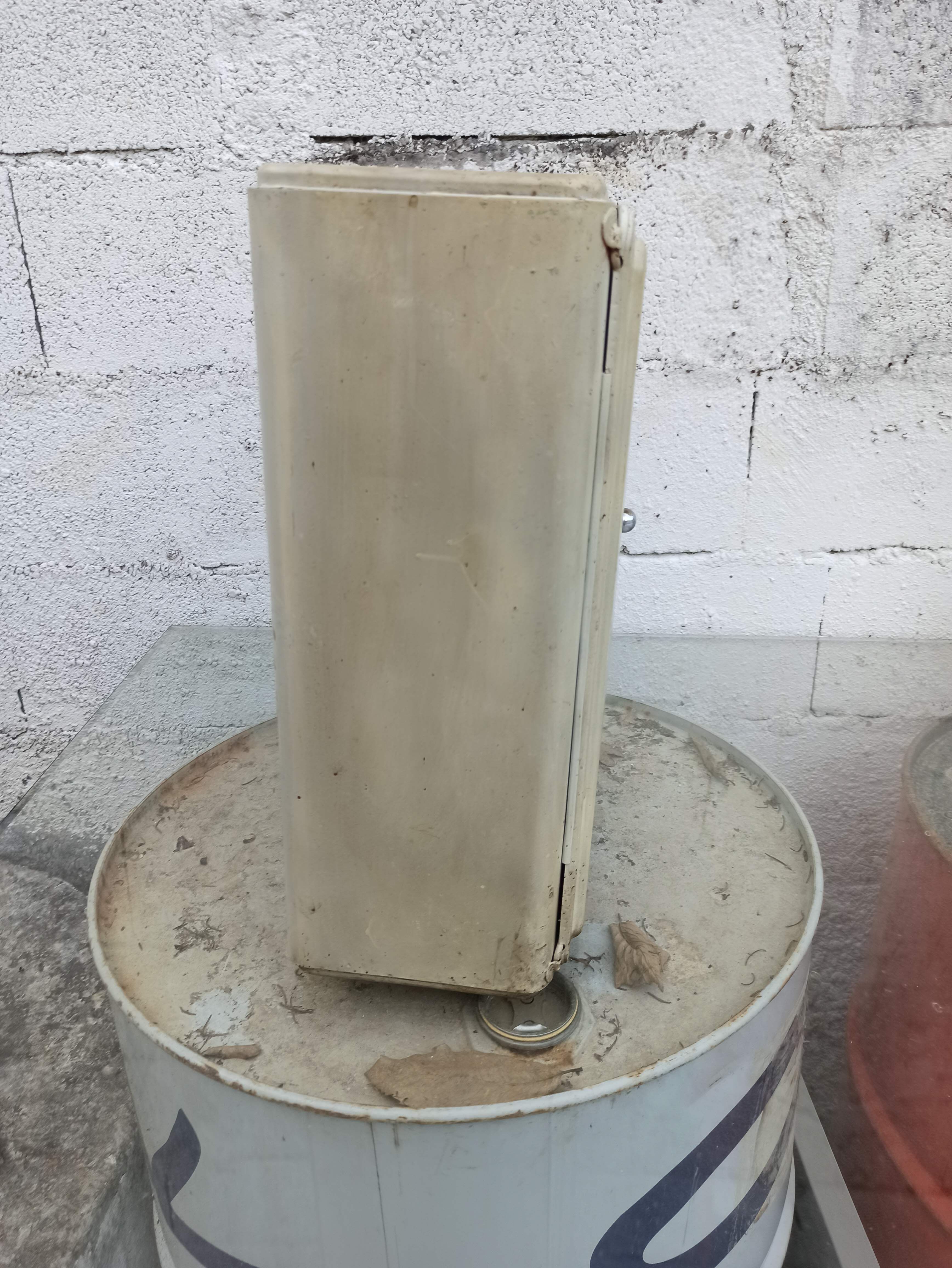 Medicine cabinet in mirror painted sheet metal