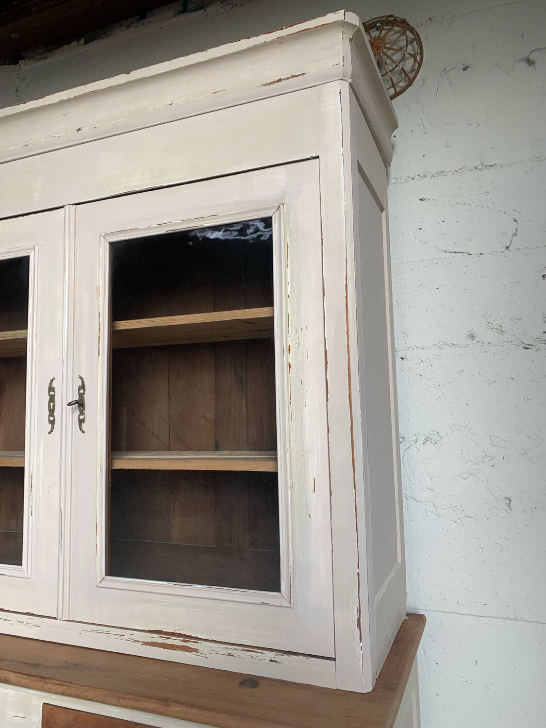 Country-style glass cabinet