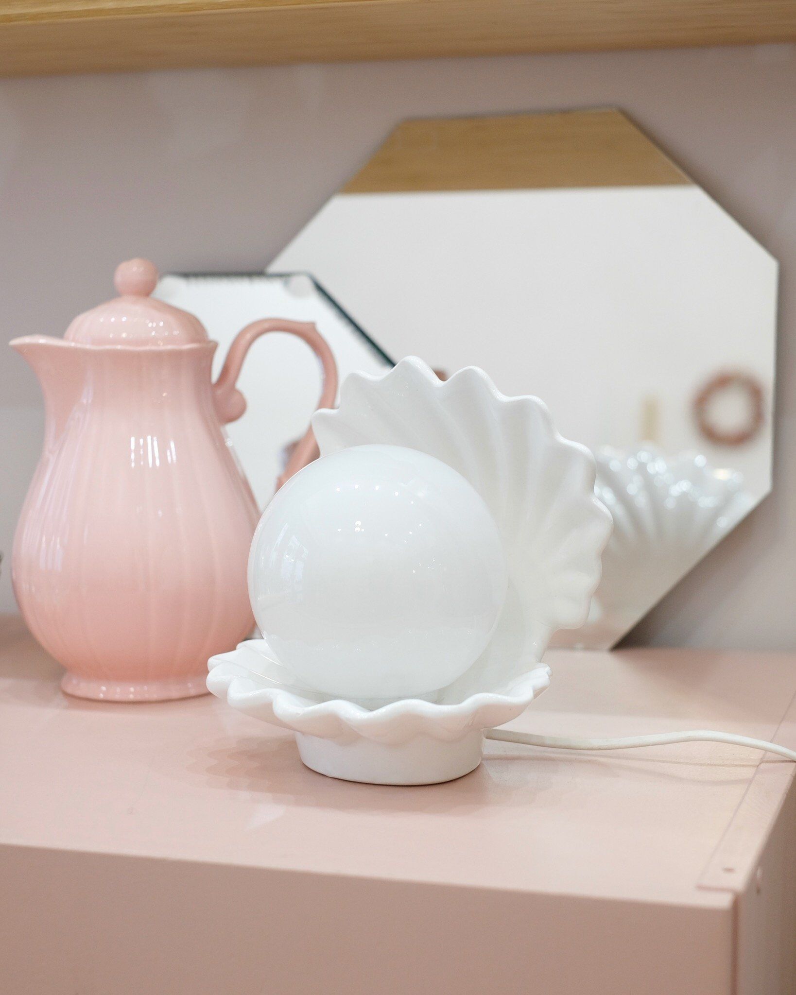 Old shell lamp in ceramic and opaline