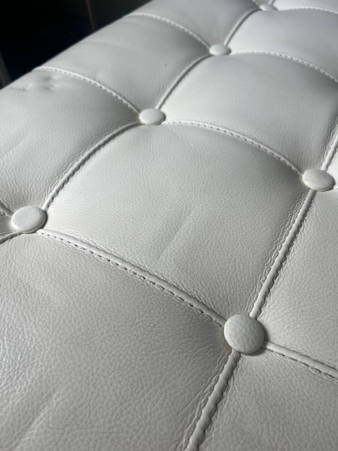 White leather flower sofa Phillipe Starck x Cassina (volage 243_02 model