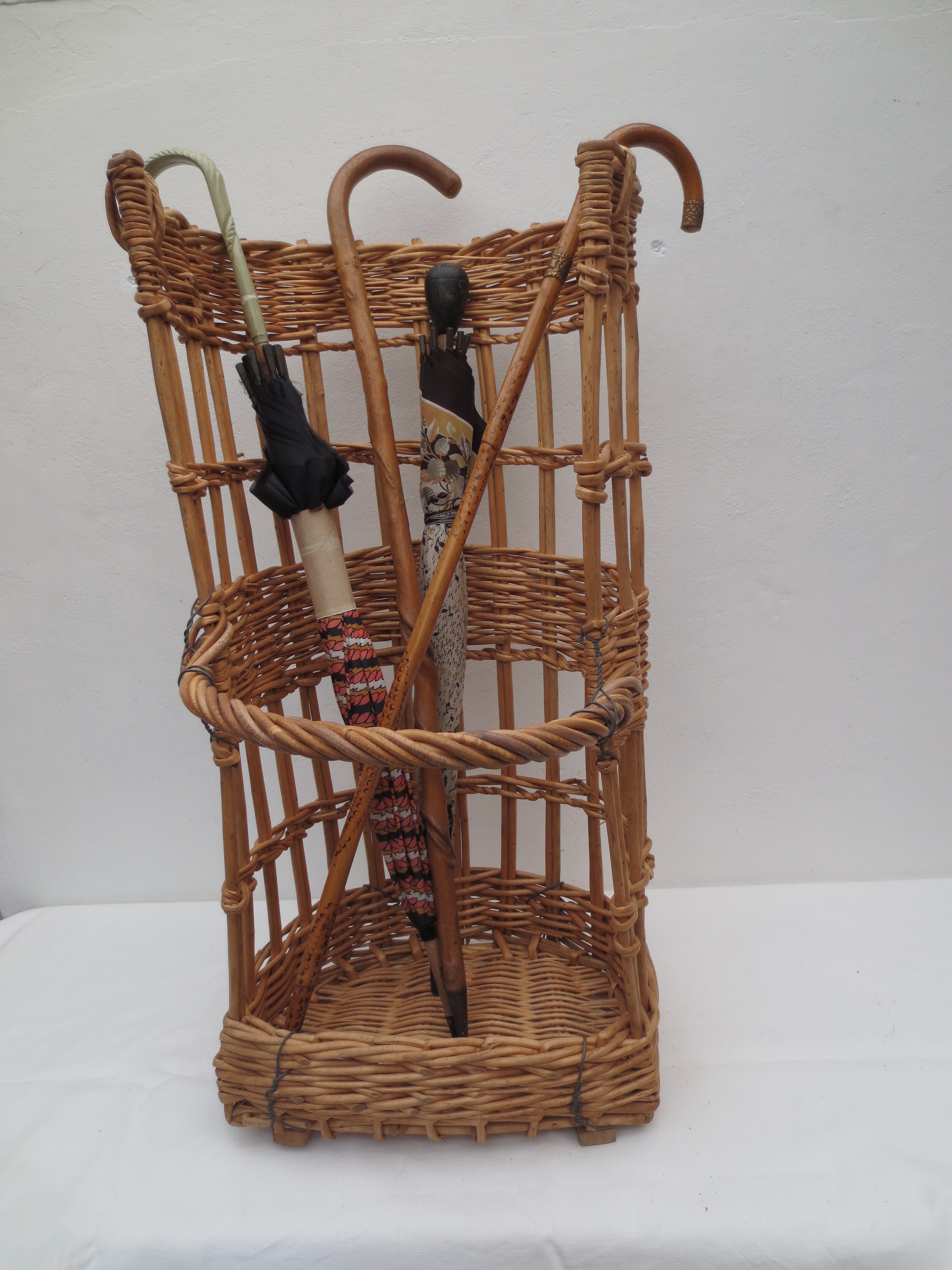 bread basket / handmade umbrella door in honey-coloured wicker
