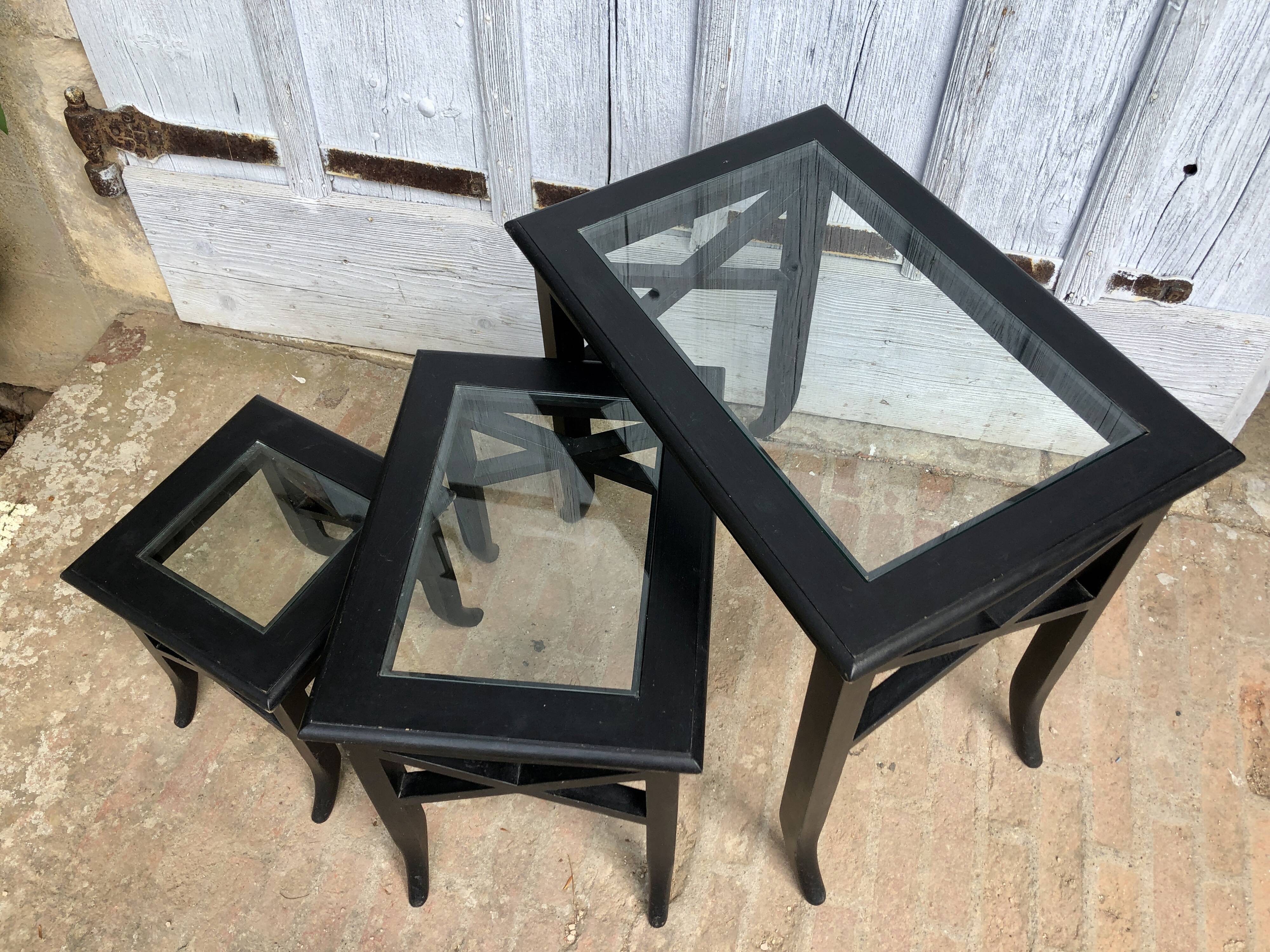 Set de 3 tables gigognes en verre et bois noir