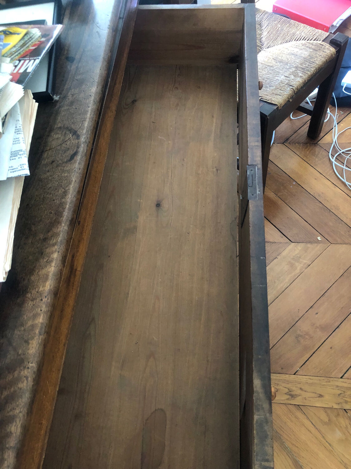 Wooden chest of drawers