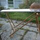 Console pliante en bois, table à repasser avec sa jeannette
