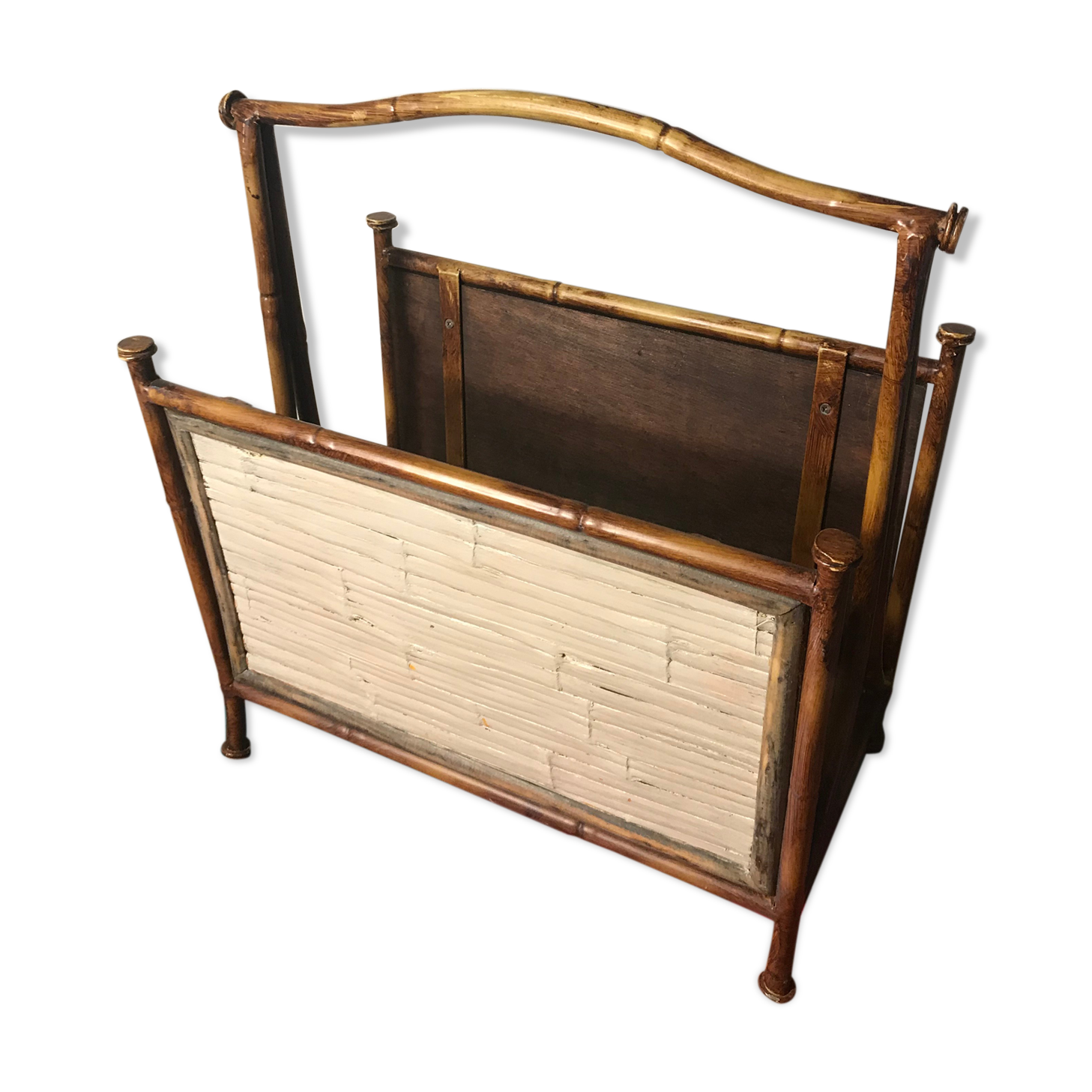 Magazine rack in bamboo structure