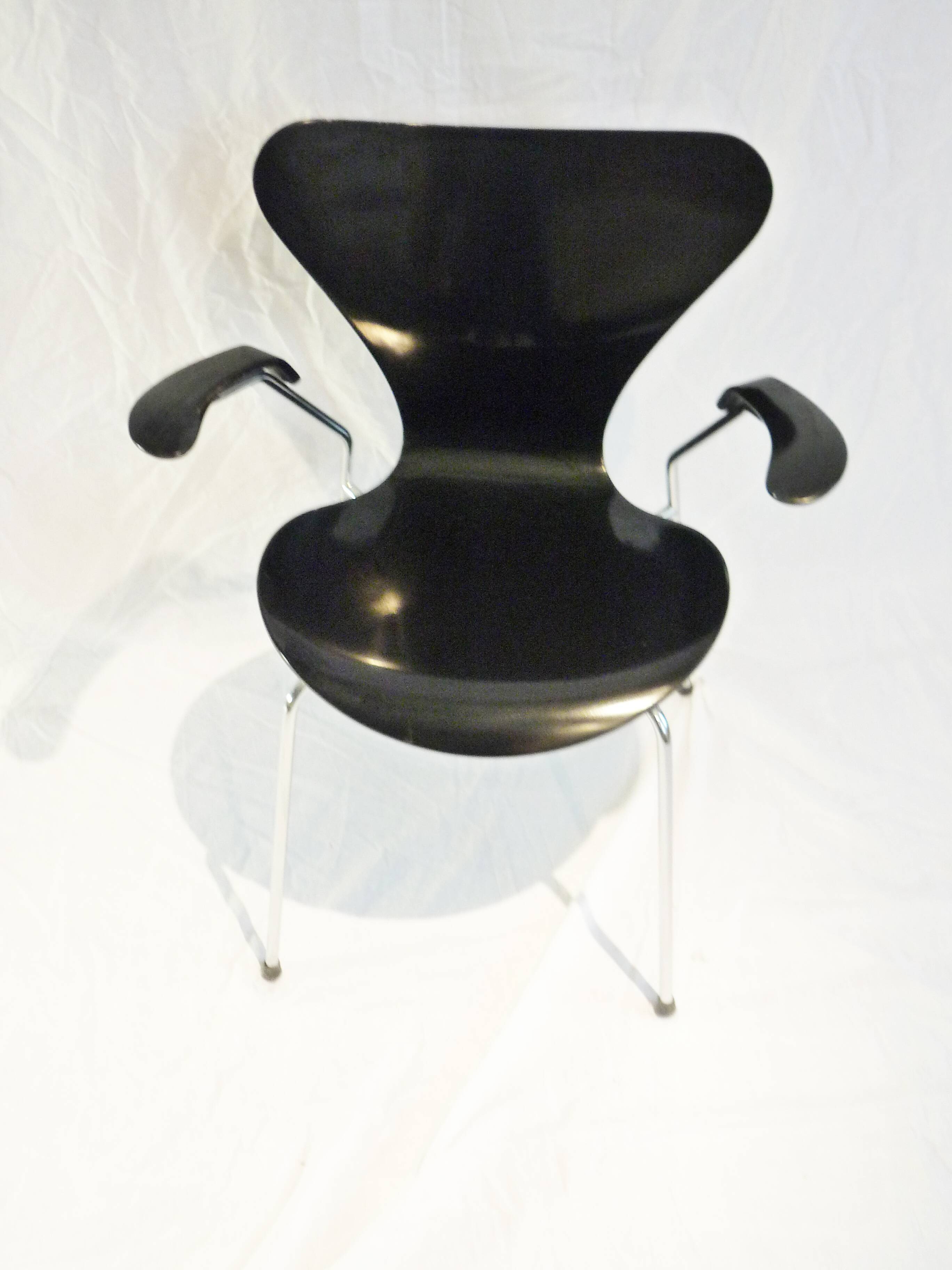 Armchair Mod. 3207 Arne Jacobsen
