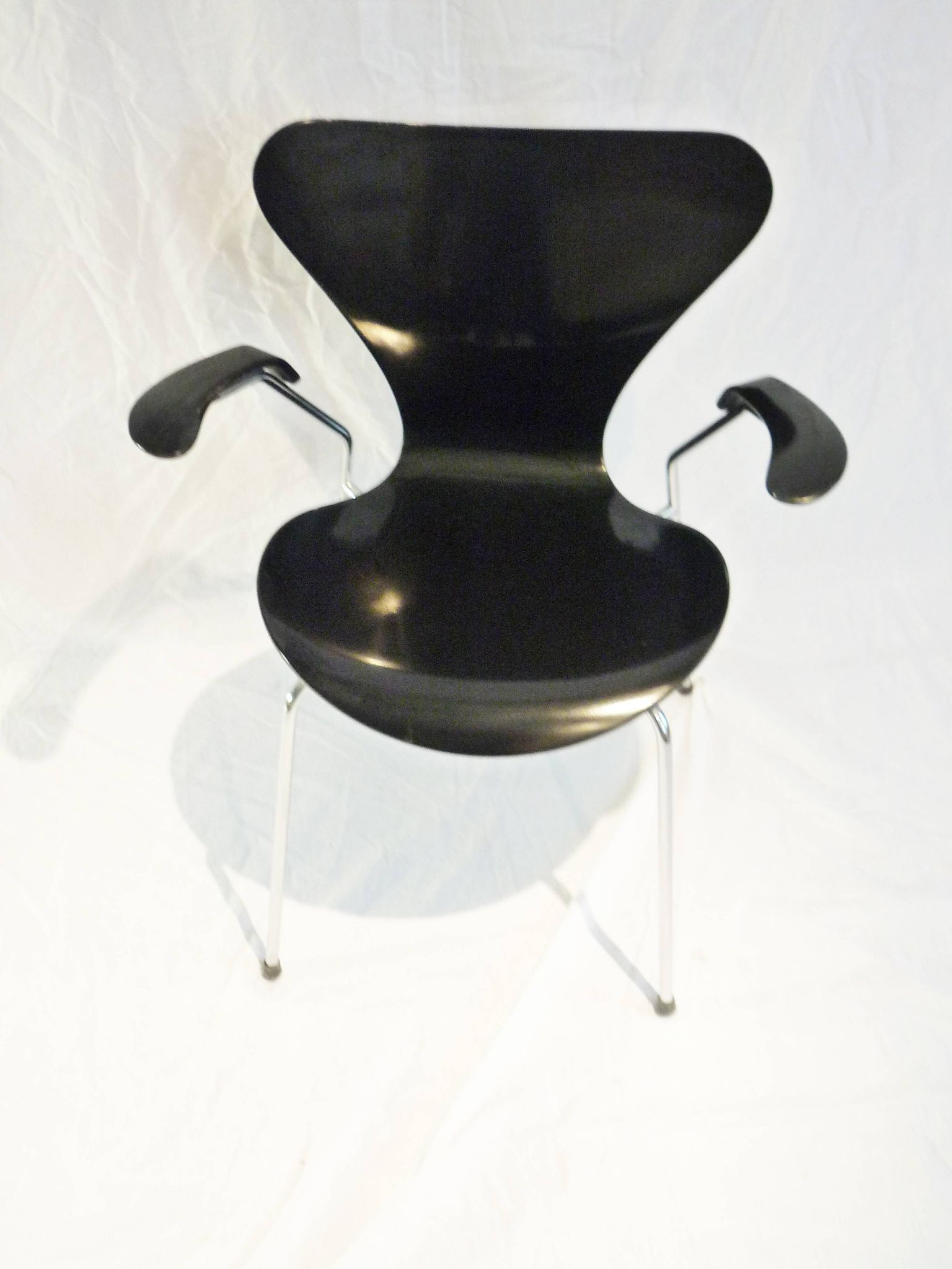 Chaise à accoudoirs Mod.  3207  Arne Jacobsen