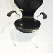 Chaise à accoudoirs Mod.  3207  Arne Jacobsen