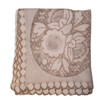 Lace tablecloth and 6 towels