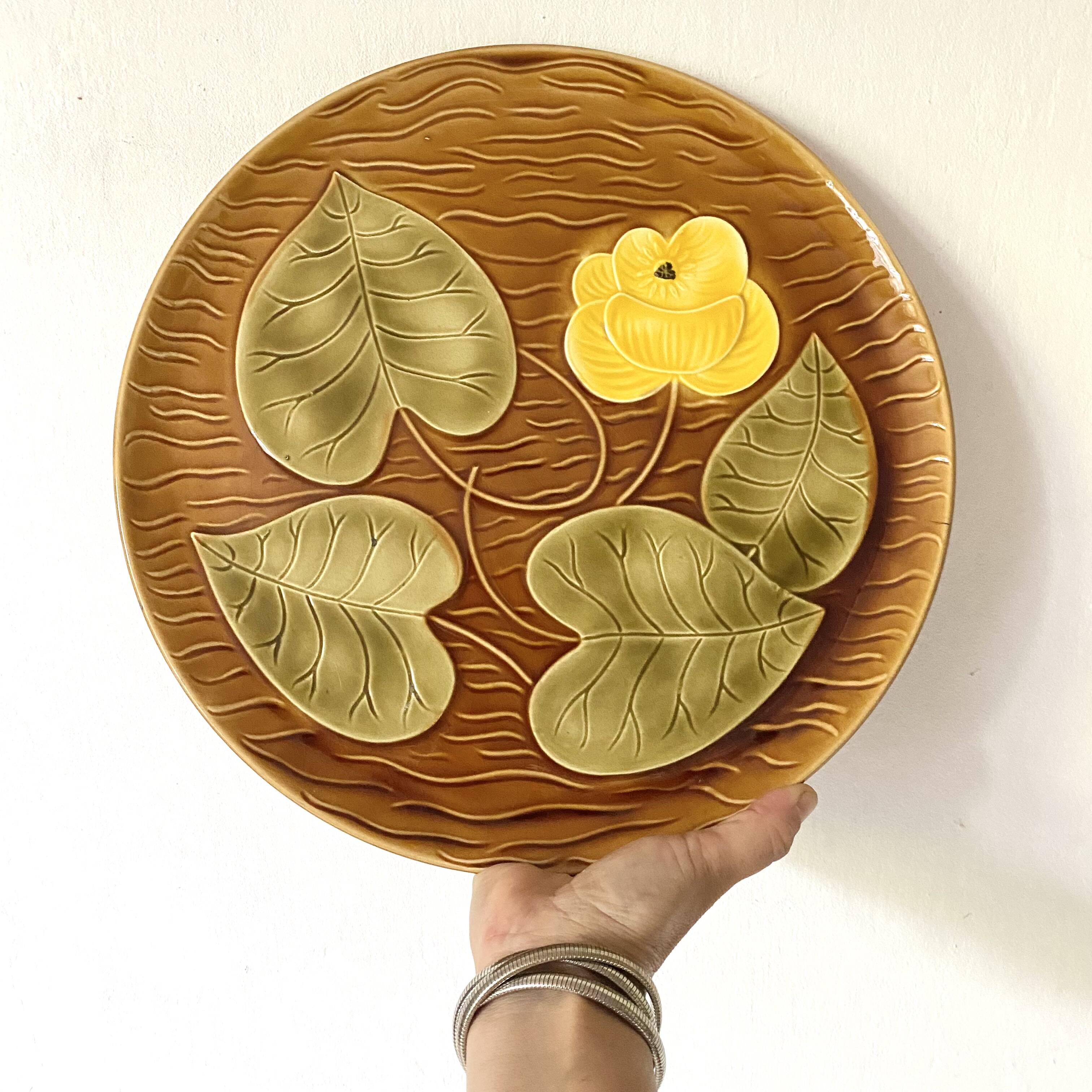 Sarreguemines Water Lily slip dish