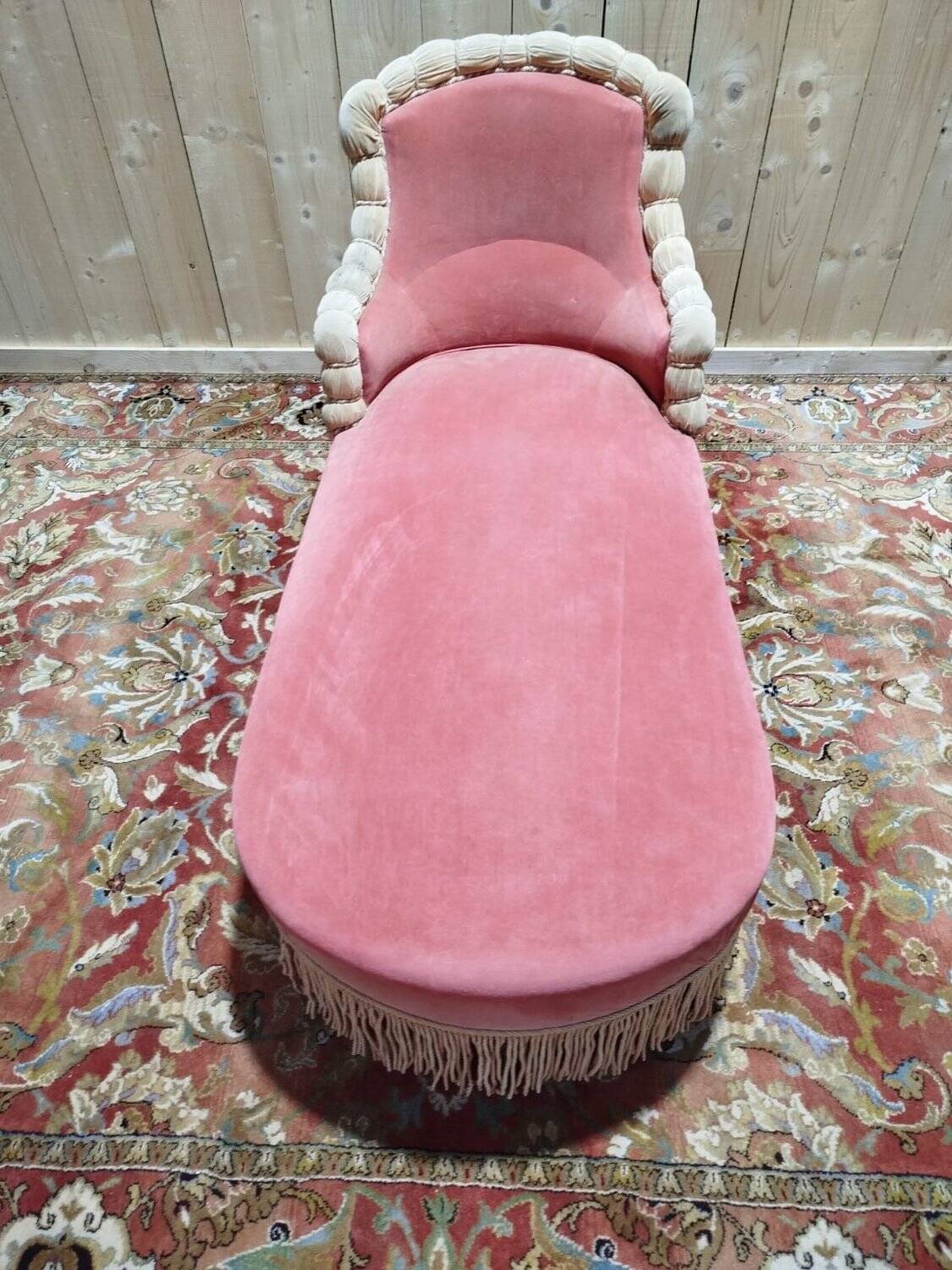 Napoleon III period pink velvet meridian.