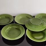 Hollow plates in glazed glazed ceramic green