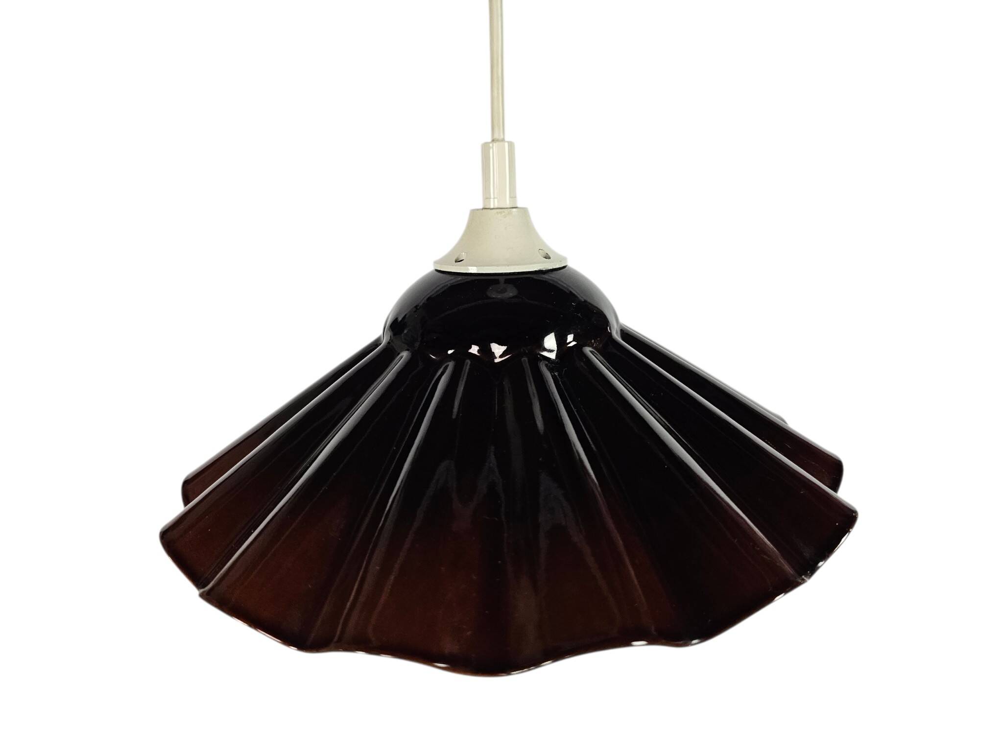 Vrieland Design – enamel – metal – scalloped edge – red/brown – 1970s