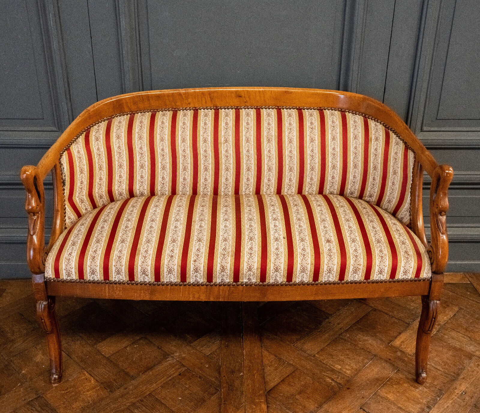 Blond mahogany sofa XXth décor gooseneck with butts