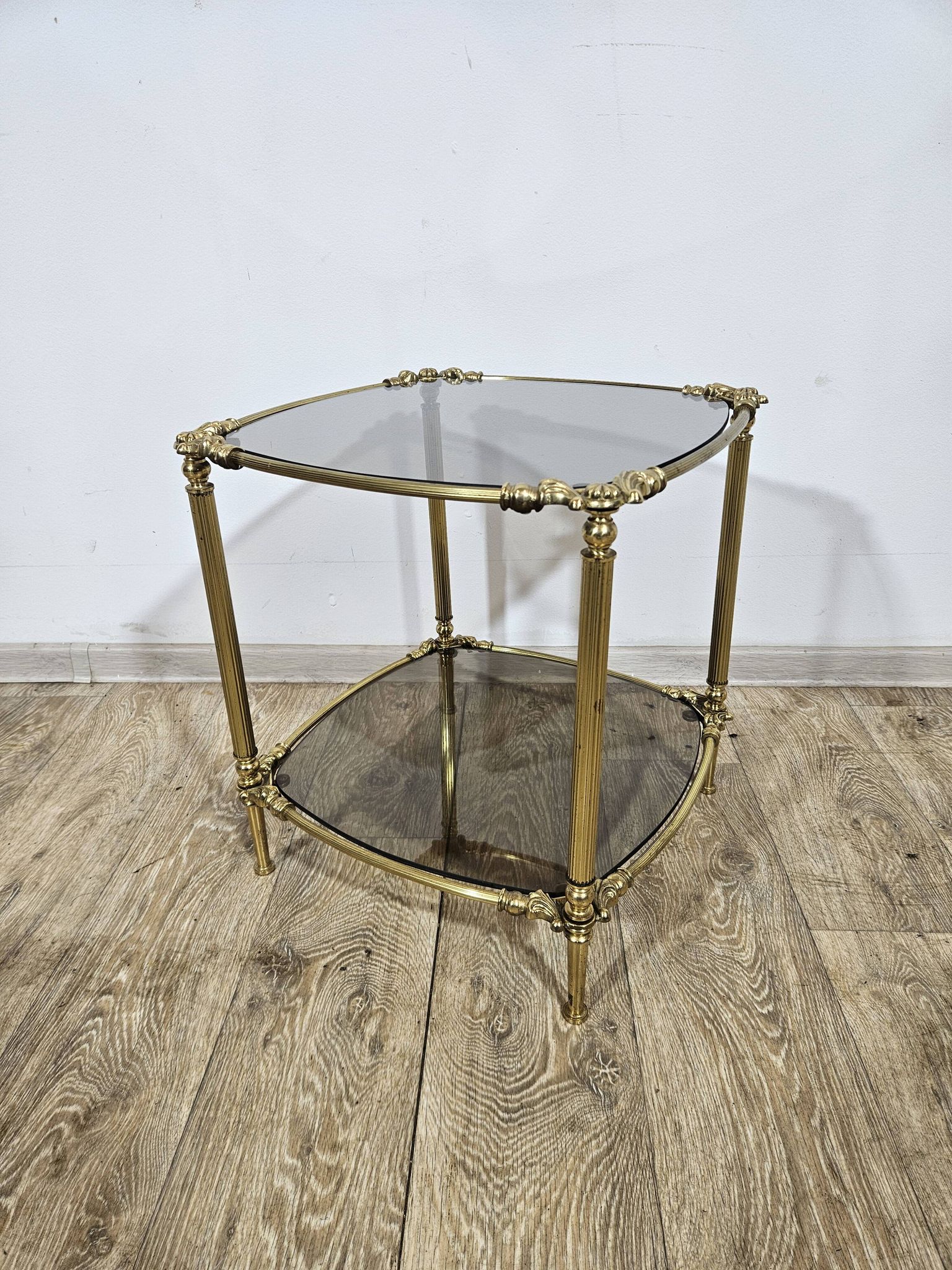 Table d'appoint en laiton, France, années 1950.
