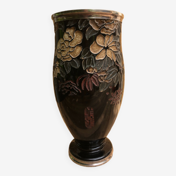 Art Deco vase in black opaline