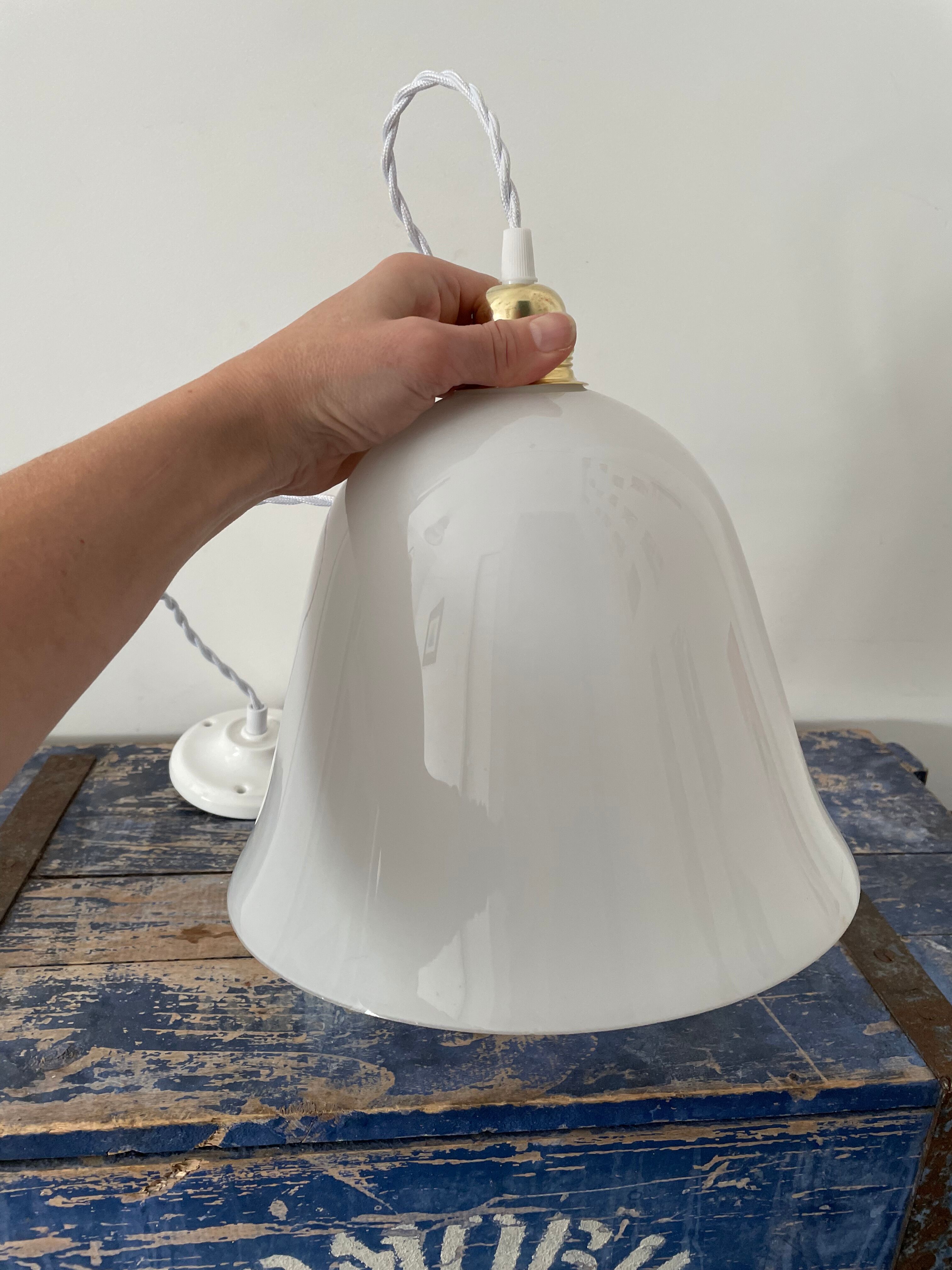 Vintage suspension in electrified white opaline to nine