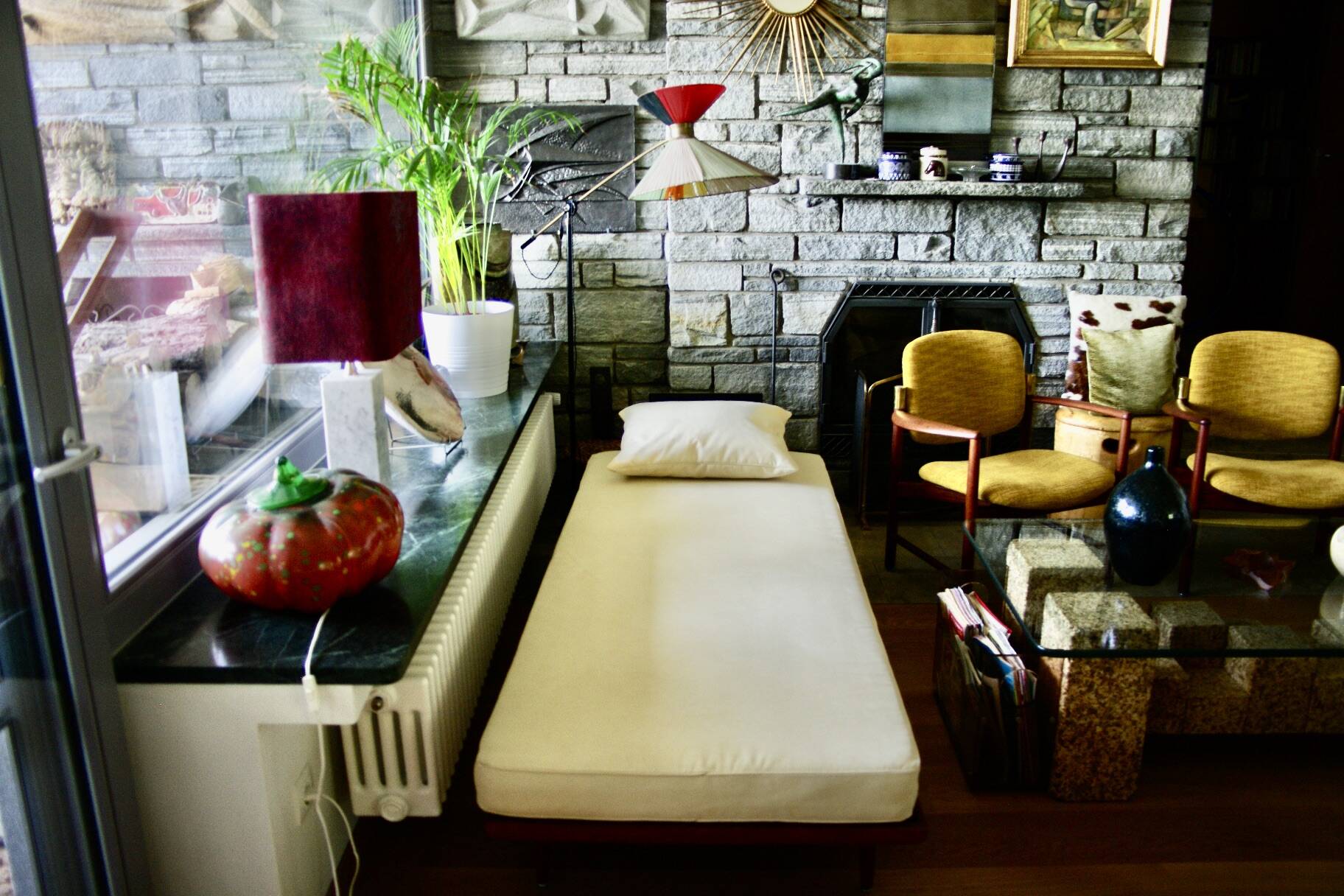 Vintage minerva daybed in solid teak and alcantara by peter hvidt for john stuart 1950s