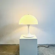 Lampe de table D-2128 par Raak Amsterdam, Pays-Bas, années 1970.