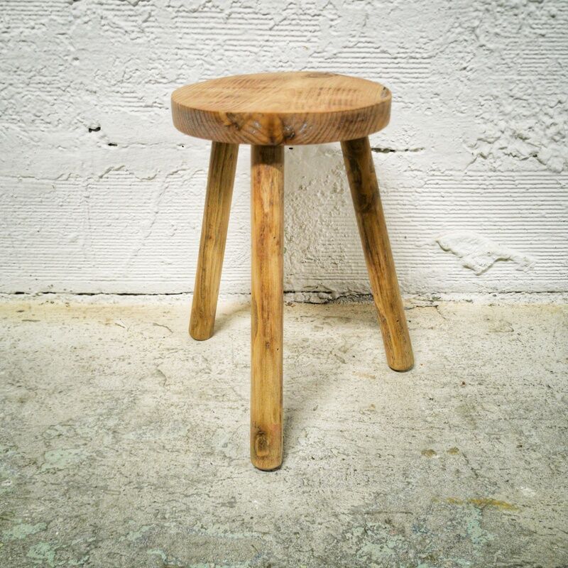 Tripod farm stool