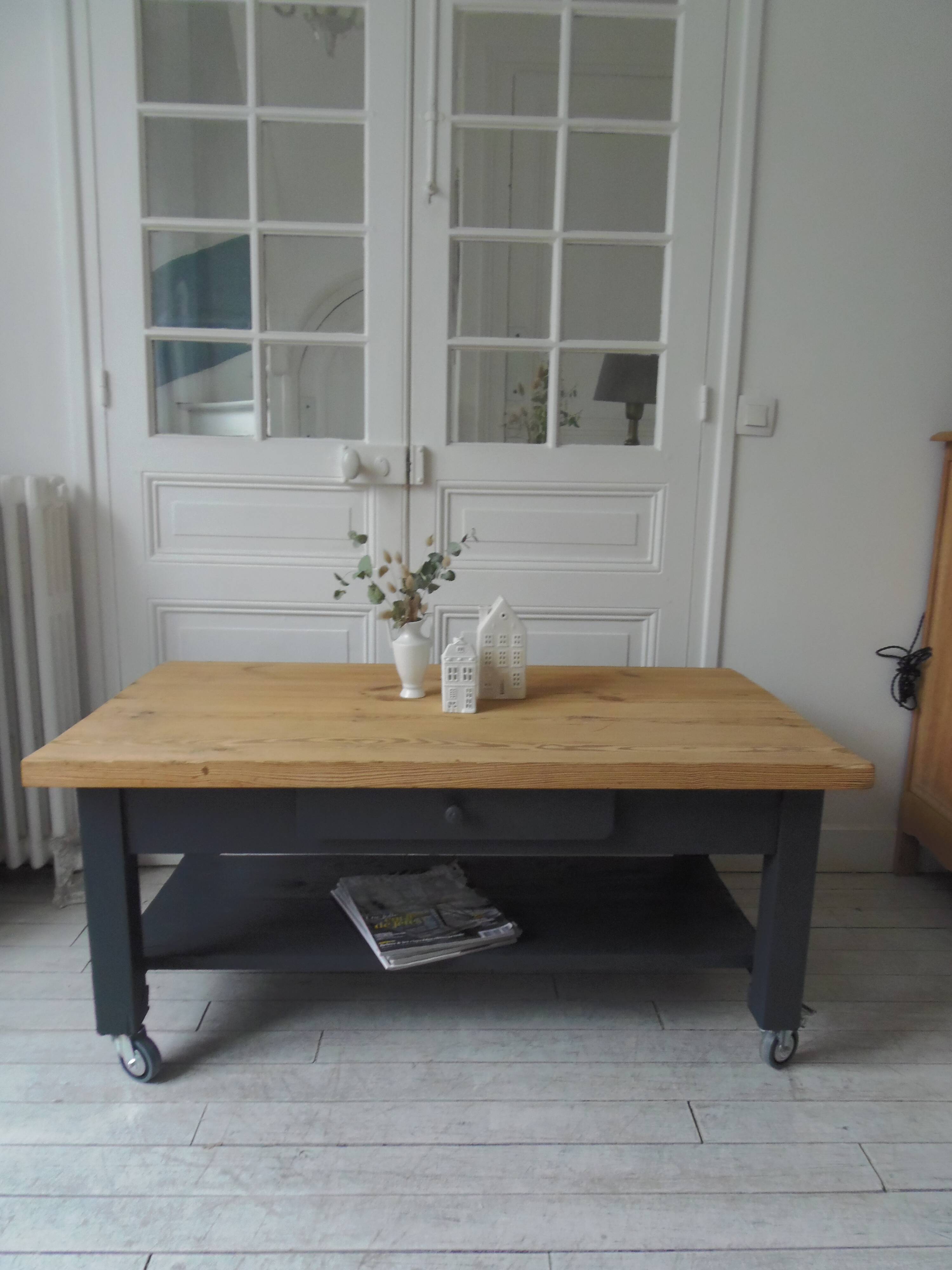 Coffee table on casters, 1 drawer, 1 shelf, re-enchanted in slate gray, wooden top.
