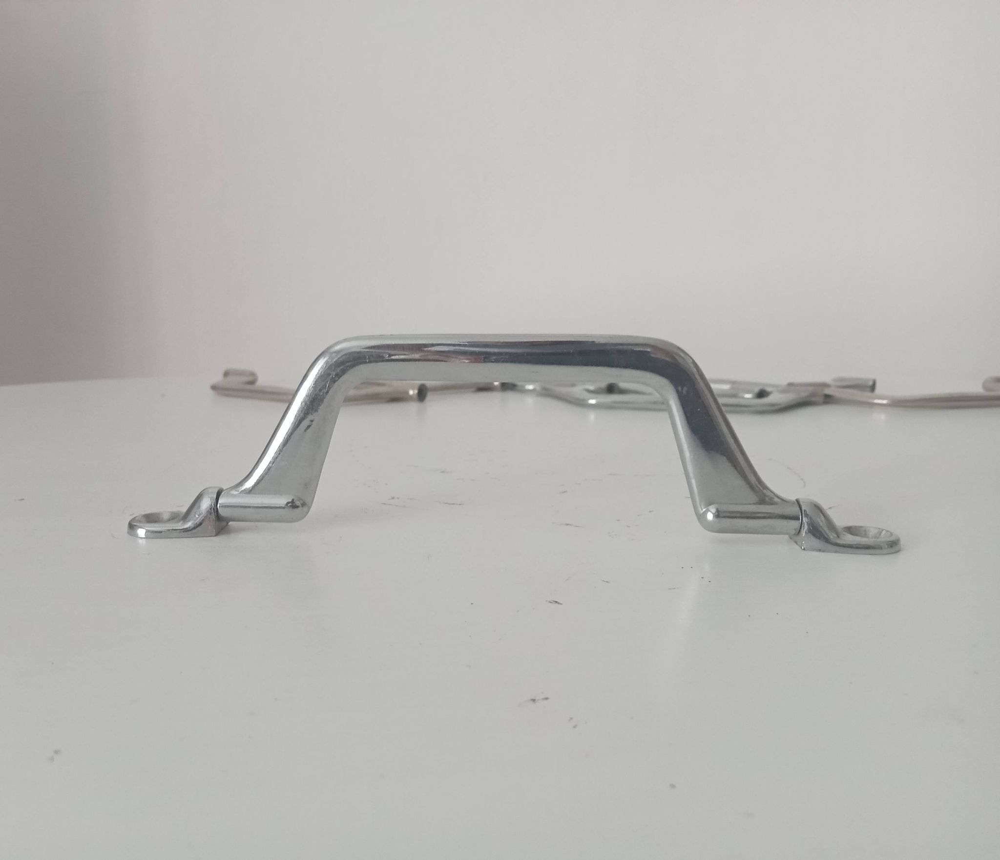 Poignée de meuble vintage chrome années 60