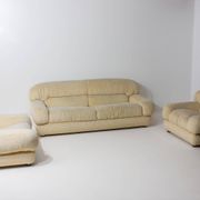 Elegant Italian lounge chairs in cream coloured fabric, 1970s